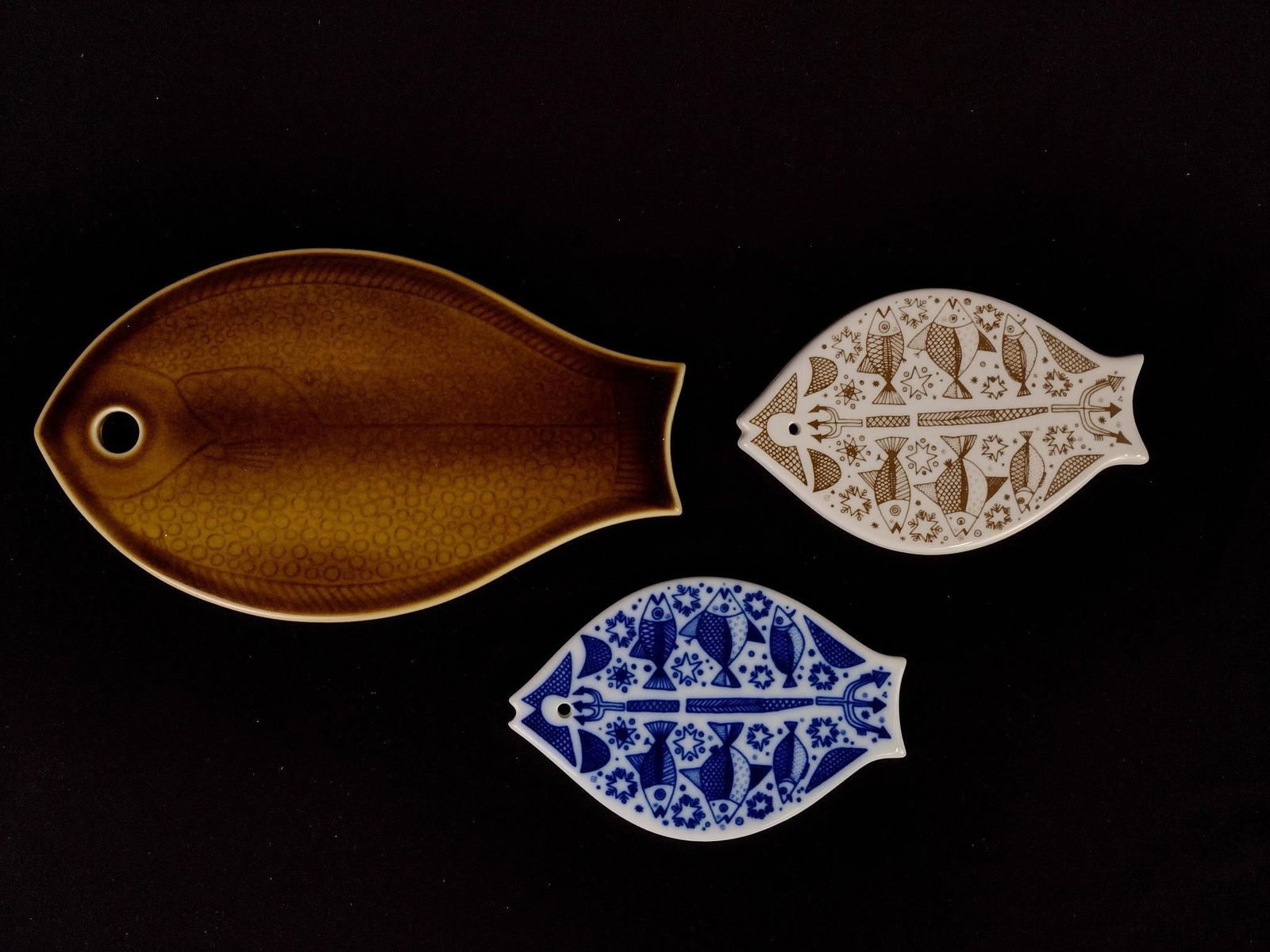 3 Porcelain Fish Trivets: Includes Porsgrund Norway and Arabia.7-1/2" to 12-1/4" long. Minor discoloration to backs.