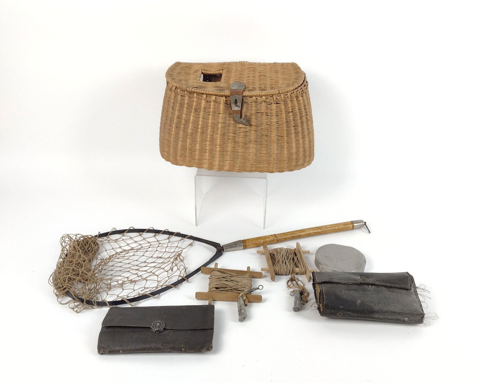 7 Pcs Vintage Fishing Equipment (1 of 4)