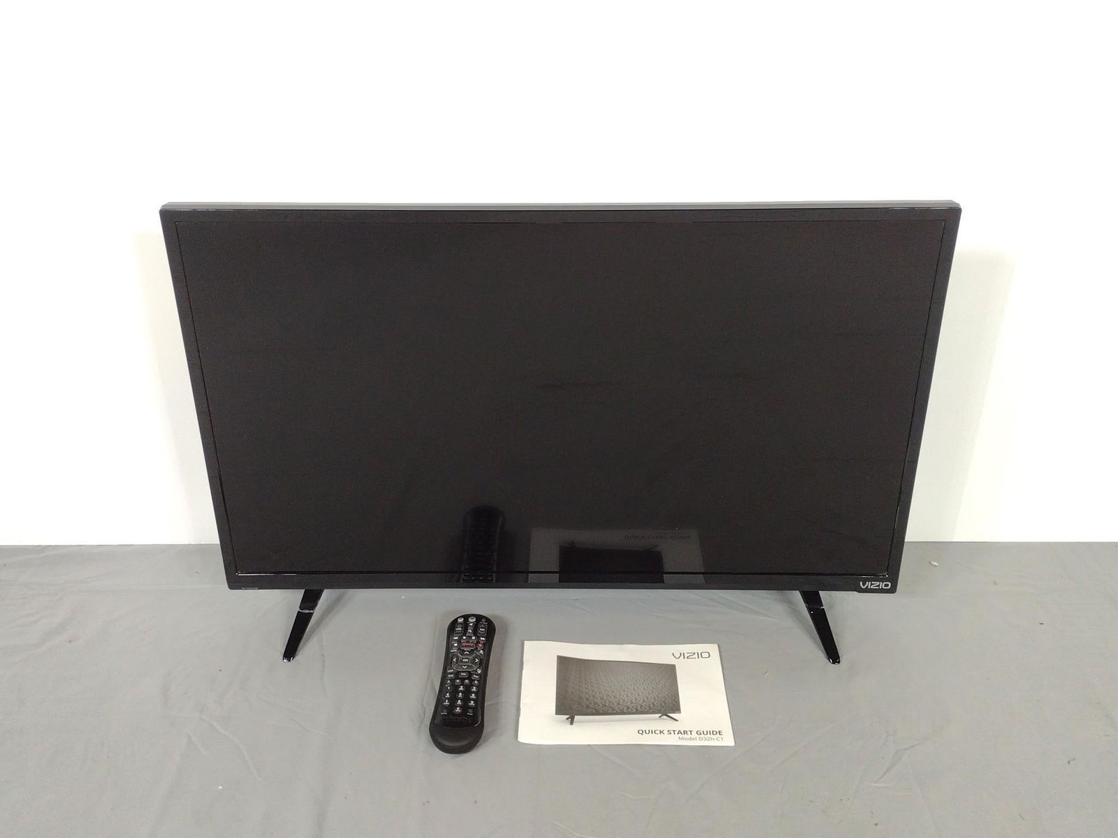 Vizio 32" TV (1 of 5)
