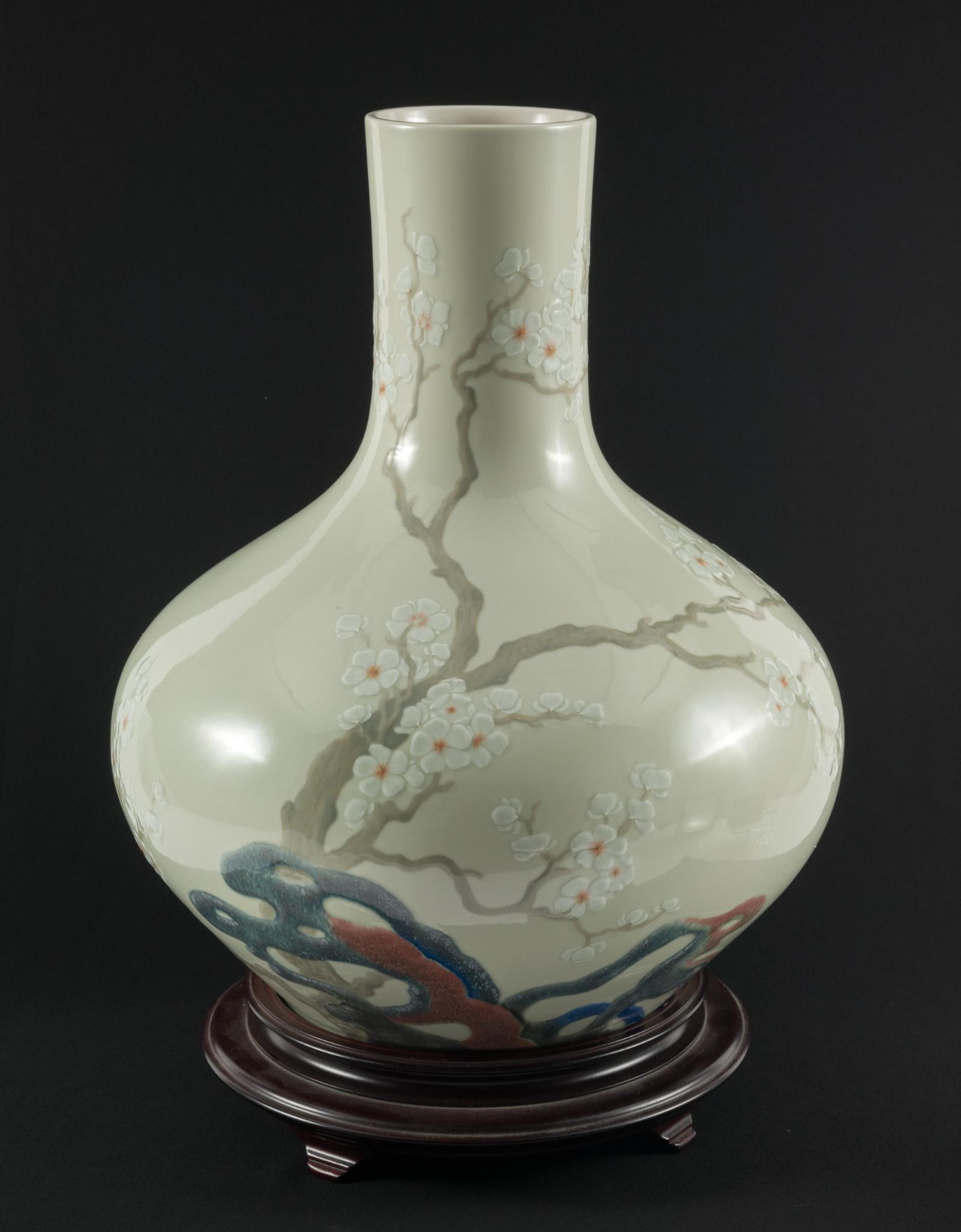 Lladro Jarron Almendros Verde Vase: Lladro Jarron Almendros Verde vase. With certificate and stand. Signed on bottom. Decorated with flowers and almonds. 13-1/4" wide x 22" high. No condition issues. MEG