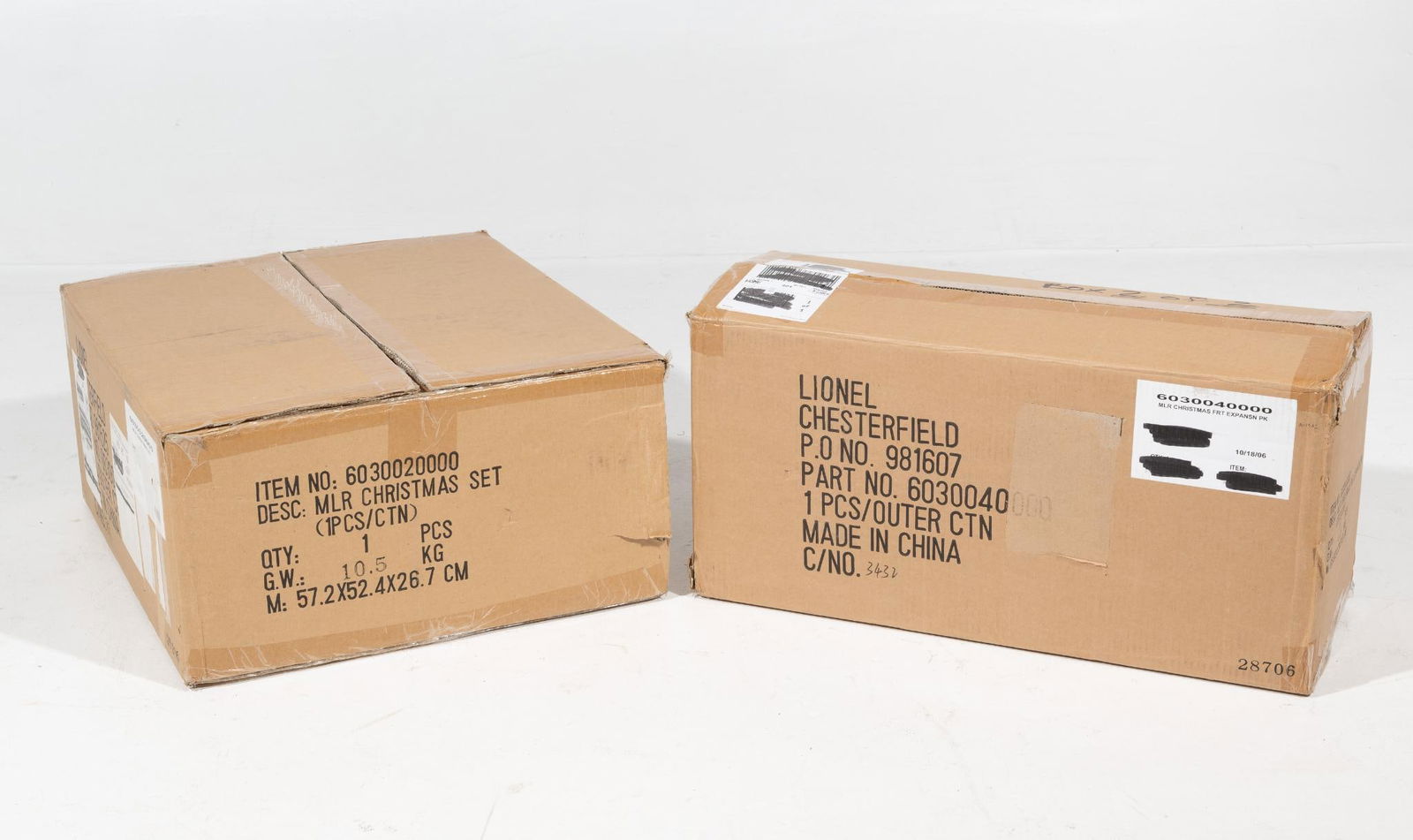 Lionel North Pole Central Christmas Train Set & Expansion Pack (1 of 3)