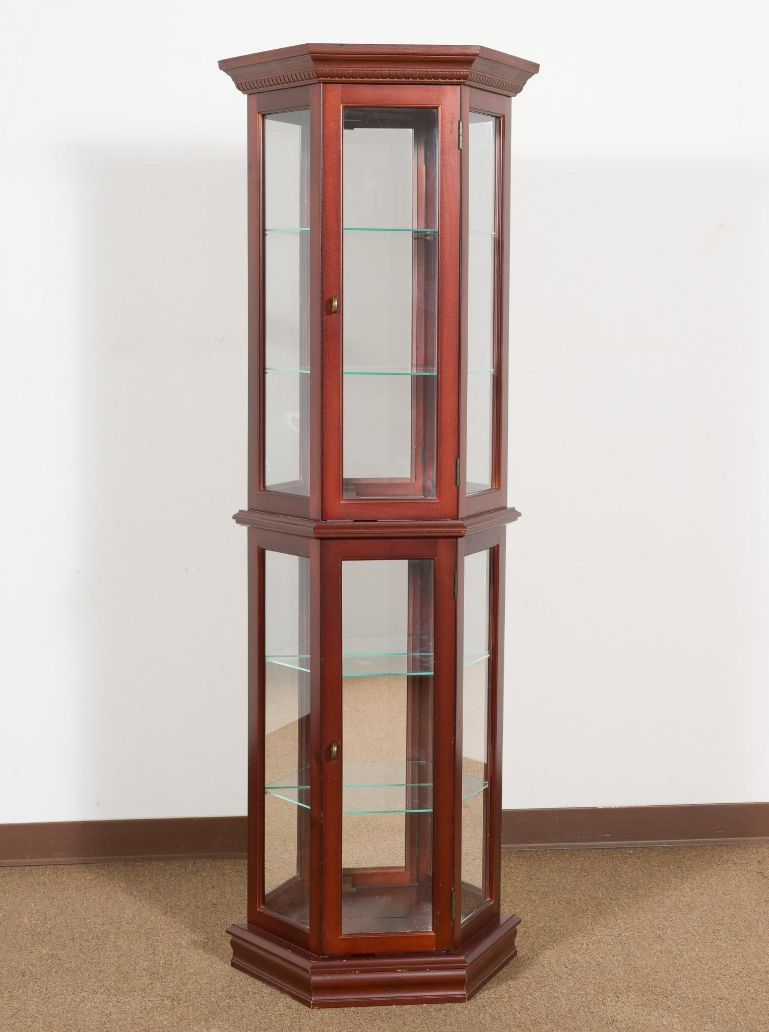 Pulaski Furniture Corp. Lighted Curio Cabinet (1 of 6)