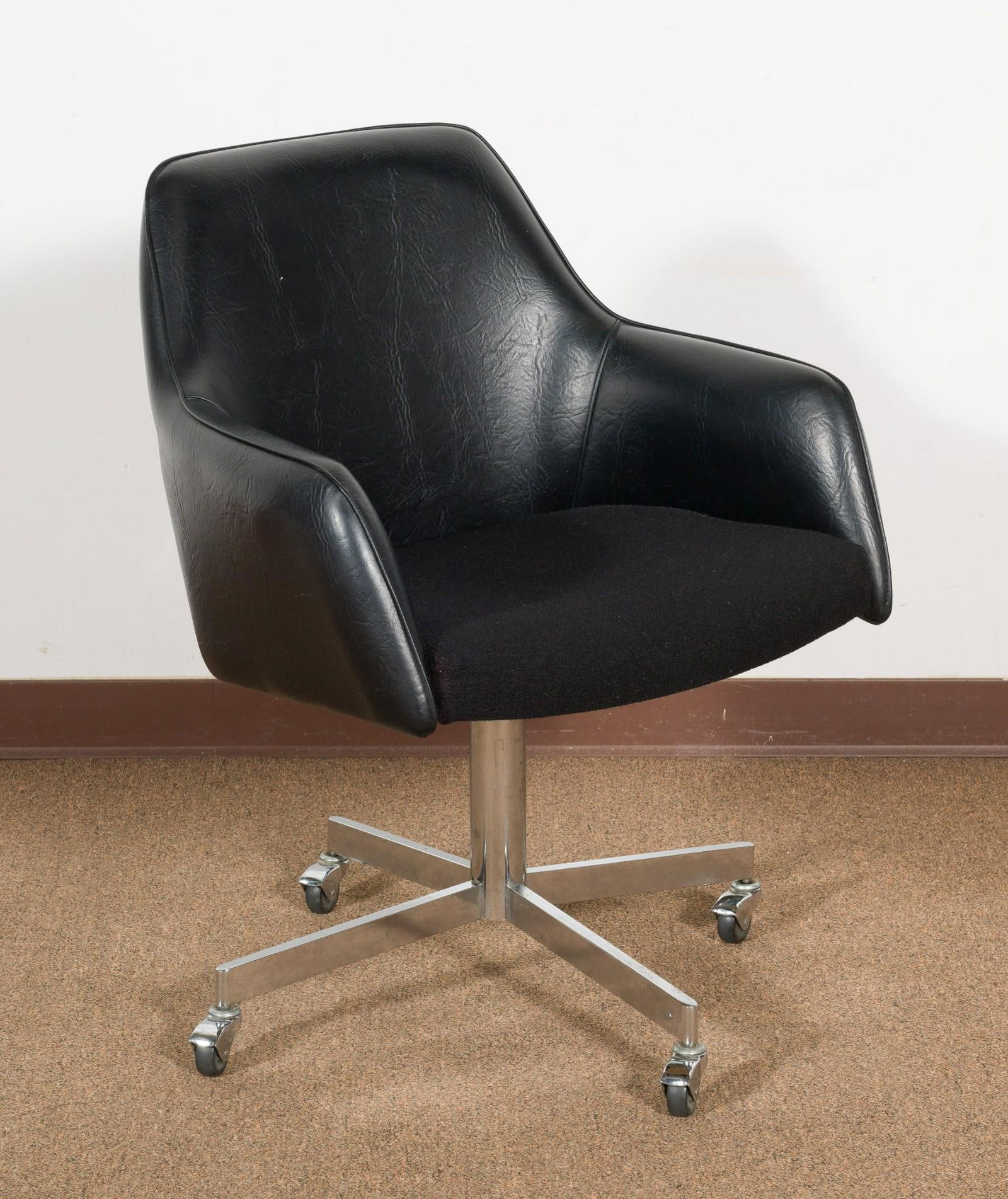 Curvcra Vinyl Upholstered Office Chair (1 of 7)