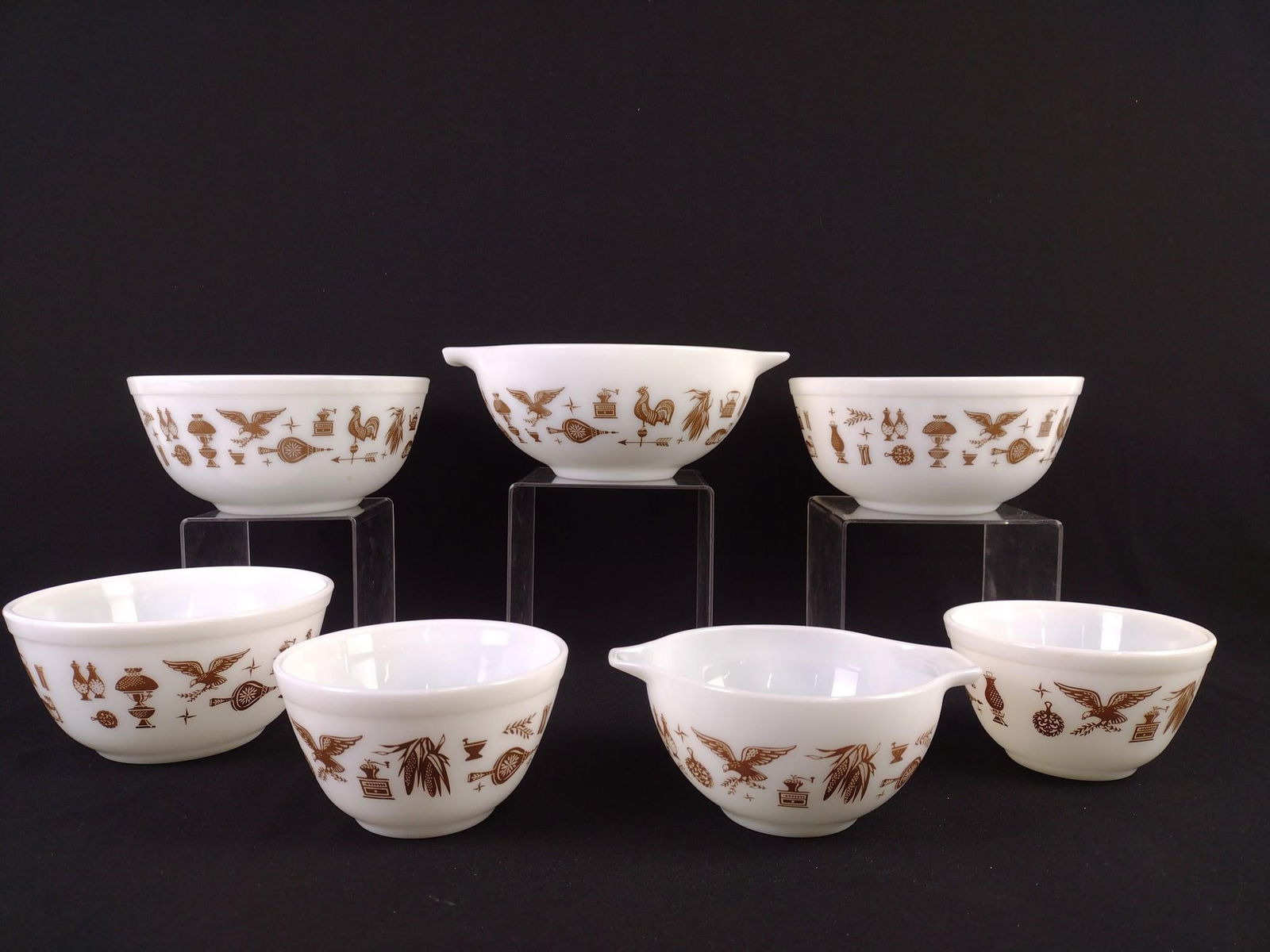 7 Pyrex "Early American" Mixing Bowls (1 of 3)