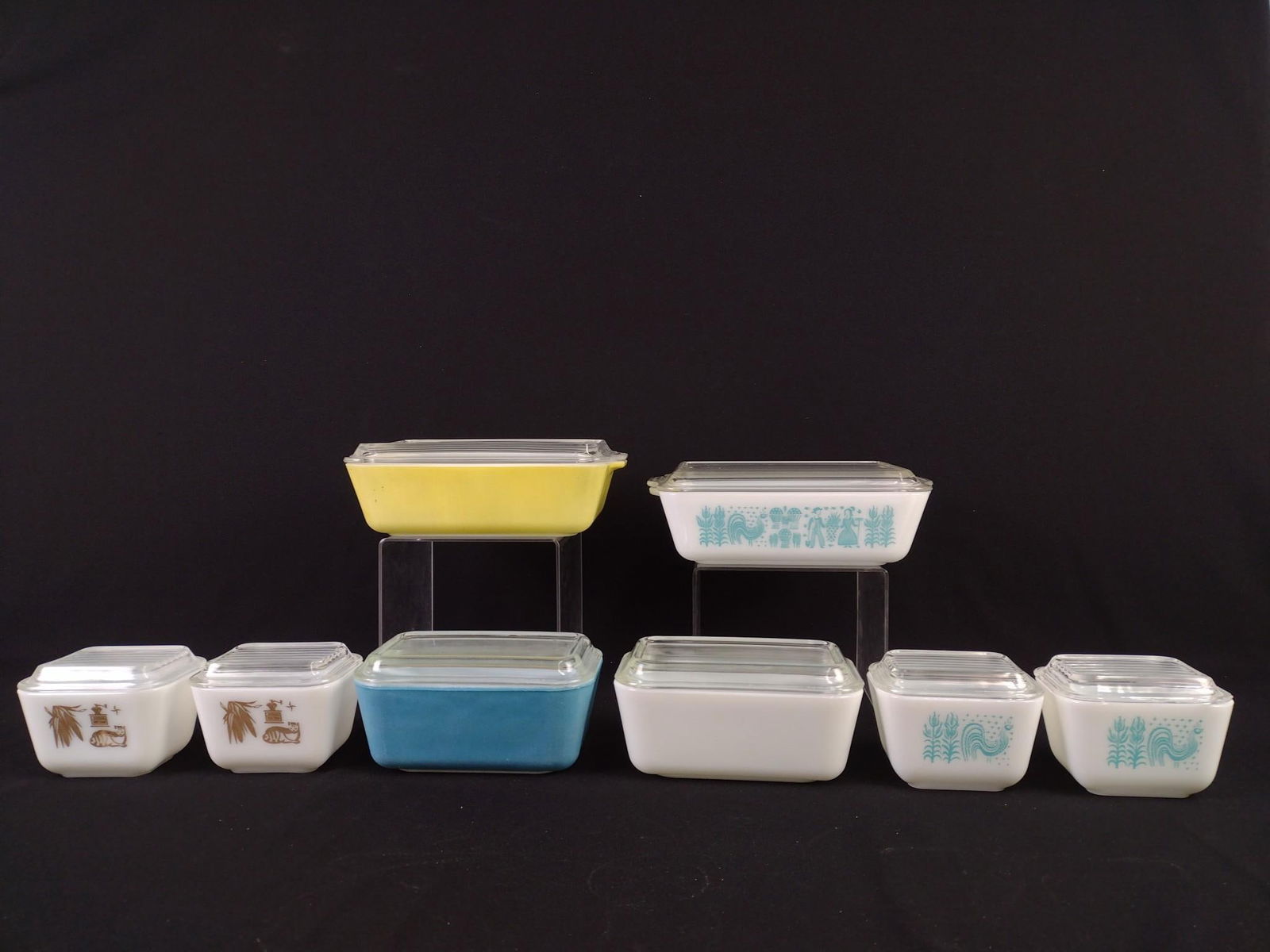 8 Pyrex Refrigerator Dishes With Lids (1 of 4)