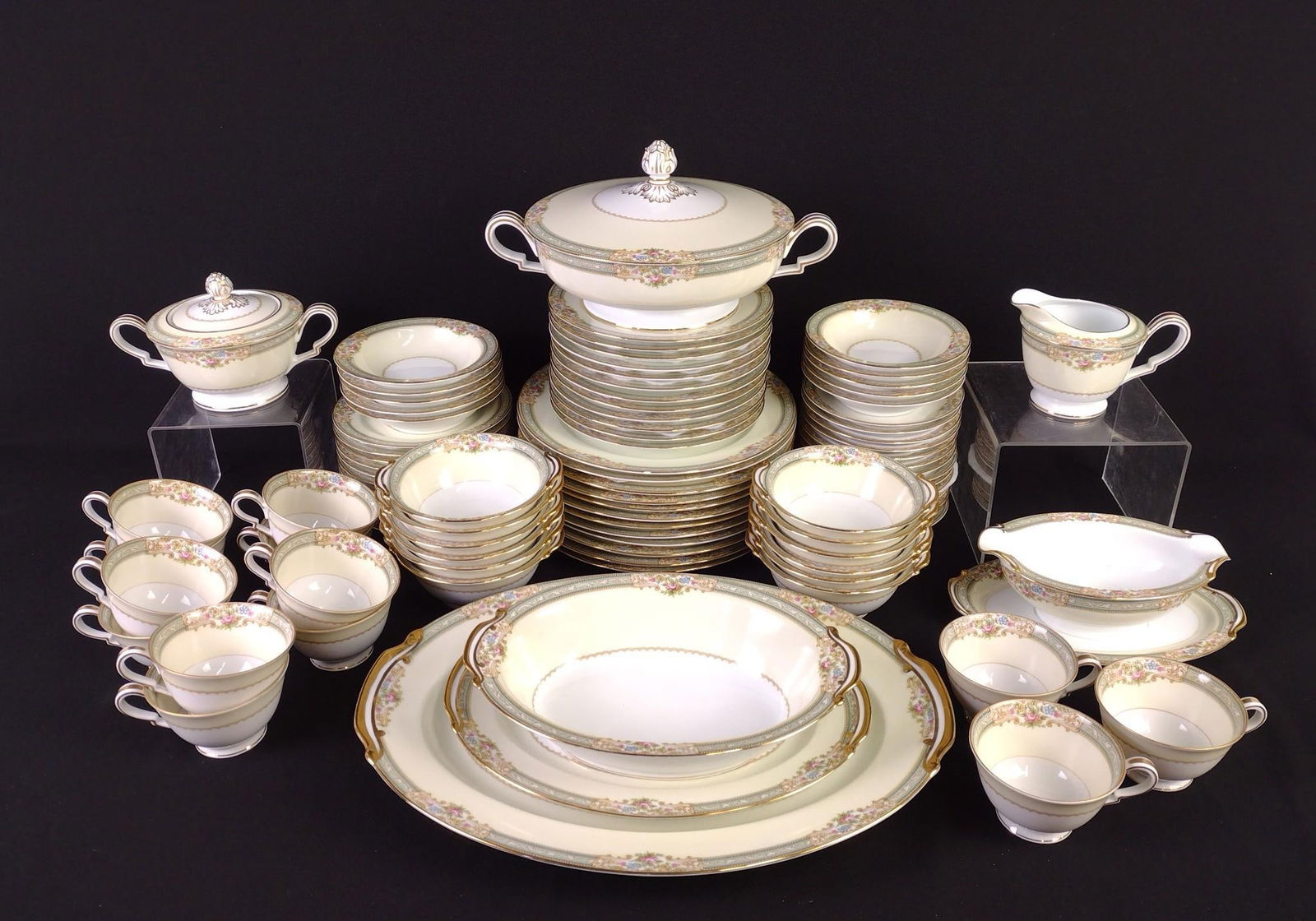 92 Pc Noritake Lynbrook Dinnerware (1 of 5)