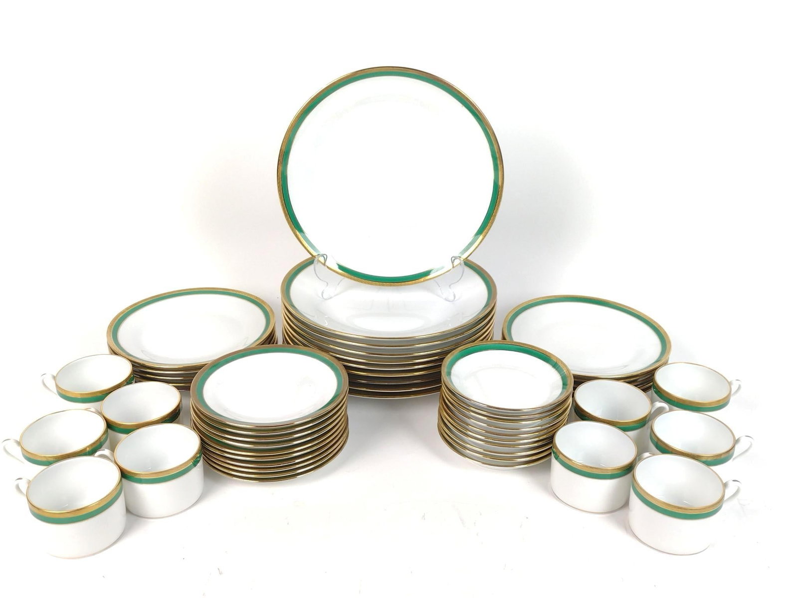 50 Pc Richard Ginori Palermo Green Dinnerware: Plate diameter 10-1/2". Made in Italy. MG.