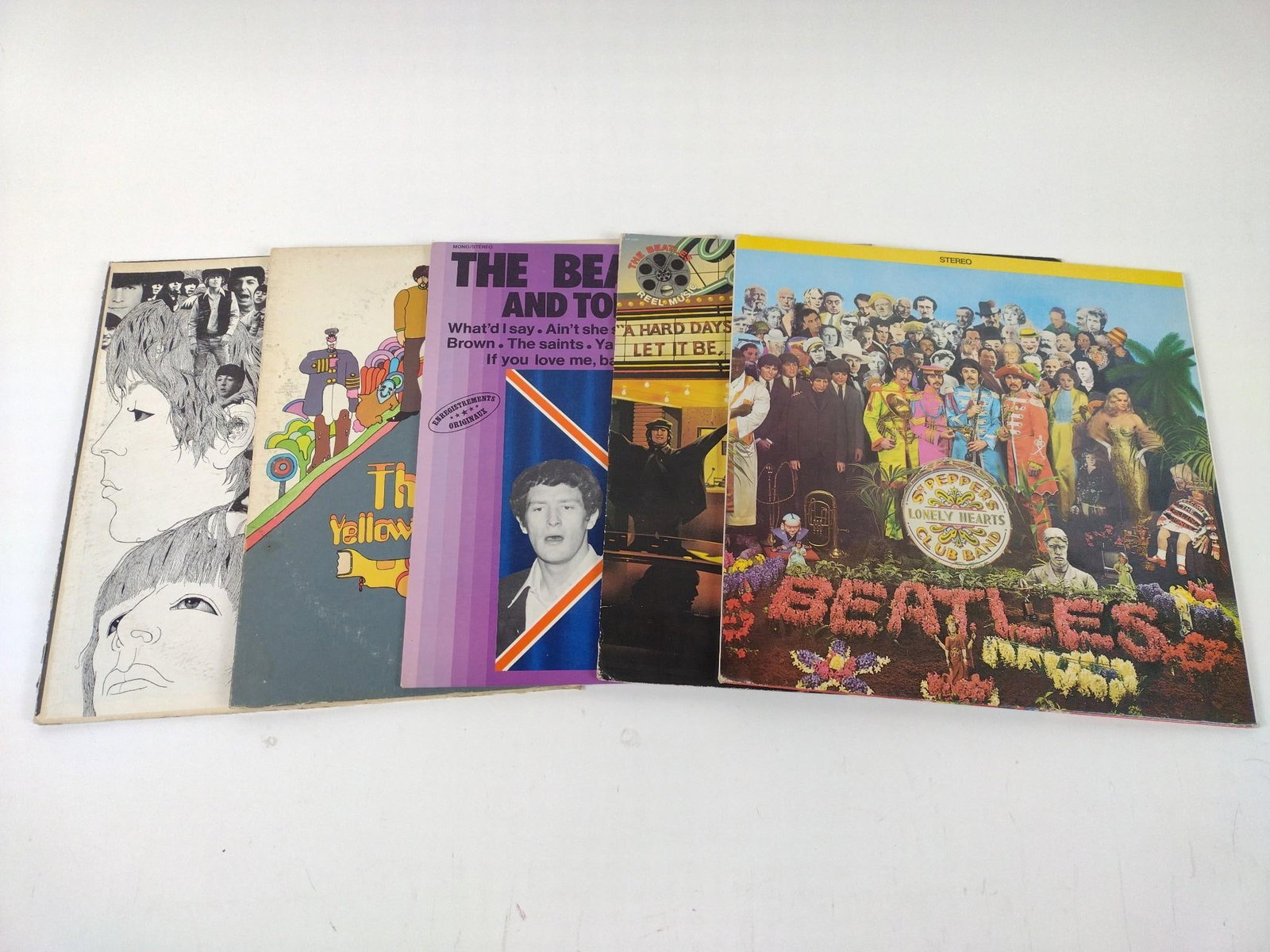 5 Beatles Records Incl Yellow Submarine: Also includes Sgt Peppers, Revolver, and more. MG.