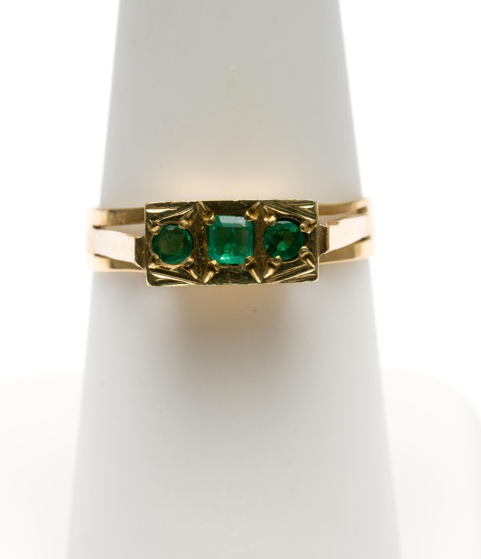 18K Gold &; Emerald Ring (1 of 4)