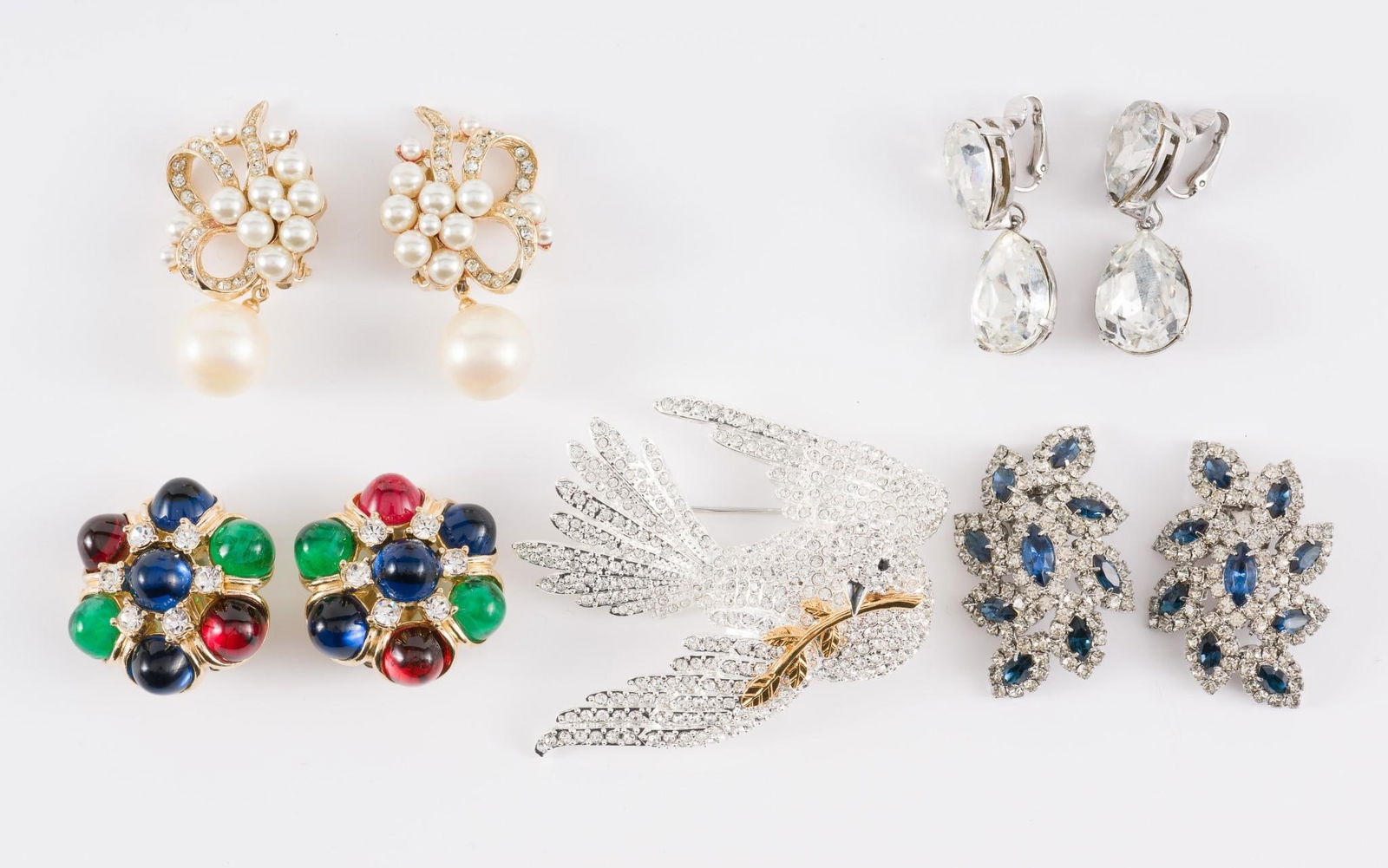 4 Pairs Fashion Earrings &; Joan Rivers Pin (1 of 13)