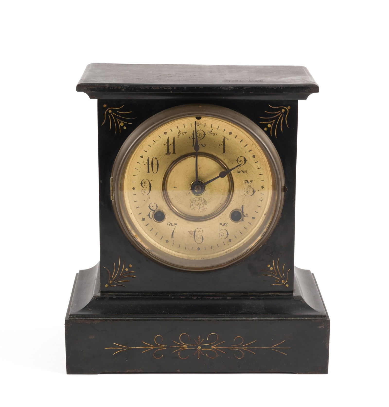 New Haven Mantle Clock: Not working. Does not have pendulum. Main spring is loose in works.