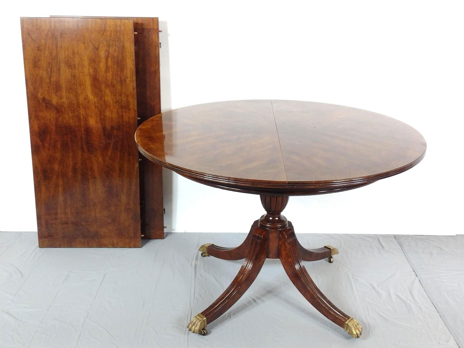 Thomasville Round Dining Table With Two Leaves (1 of 6)