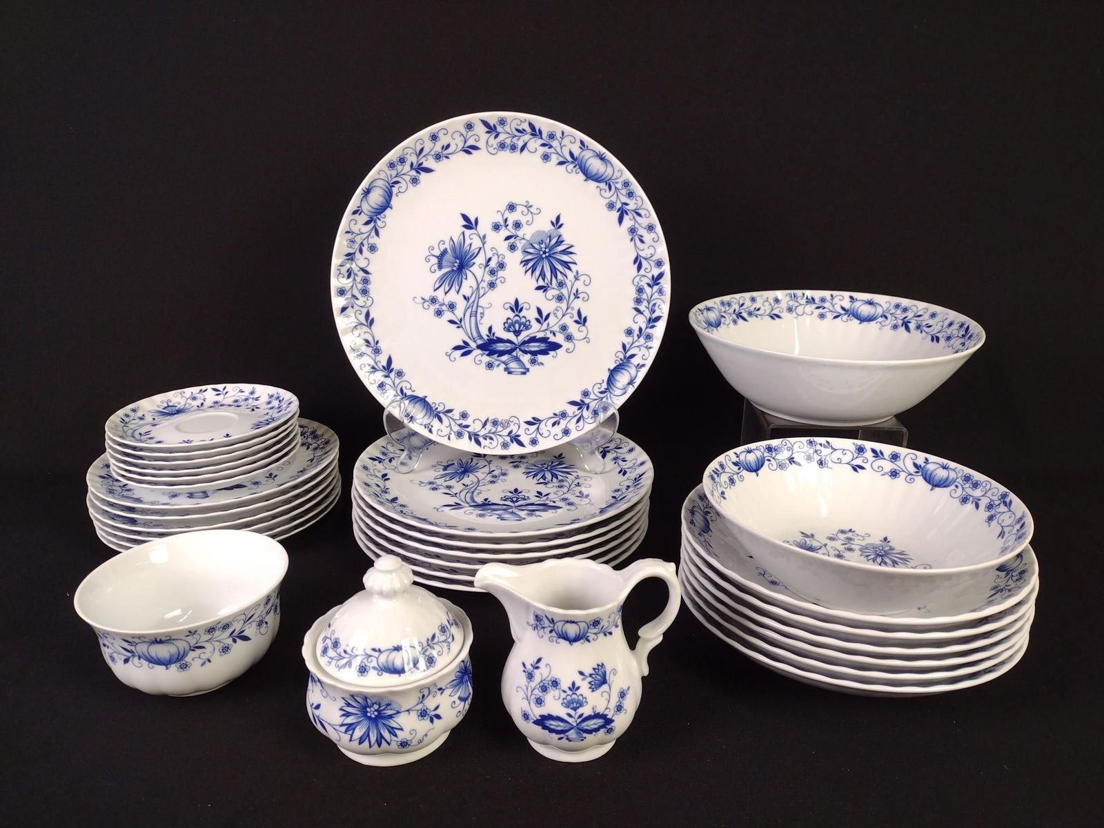 30 Pcs Wunsiedel Bavaria Dinnerware (1 of 5)
