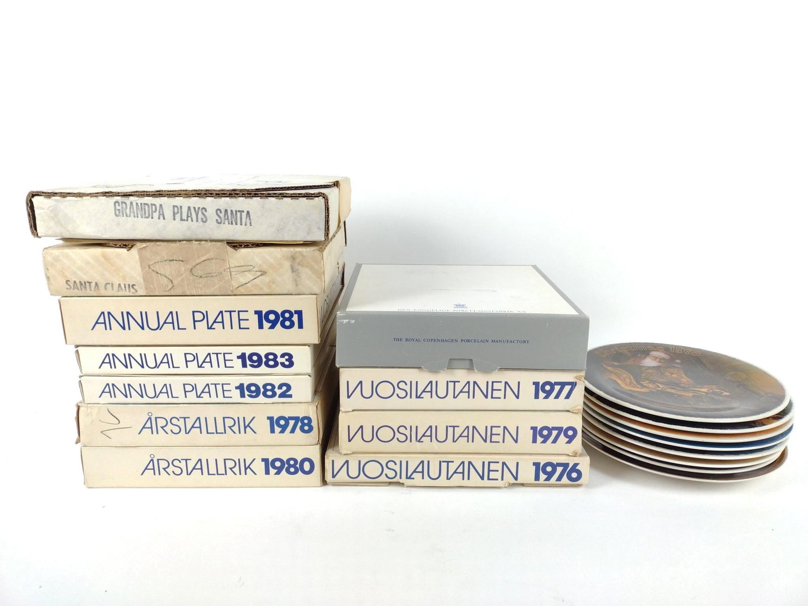19 Collector Plates Incl Royal Copenhagen: NOT ELIGIBLE FOR IN-HOUSE SHIPPING. Also Incl Knowles and Arabia. MG.