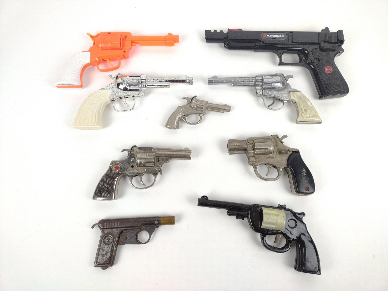 8 Cap Guns & BB Gun incl Marksman Repeater: Includes Marksman Repeater BB Gun, Tightrope, Roy Rogers, Trooper and more. All have some wear. MG.
