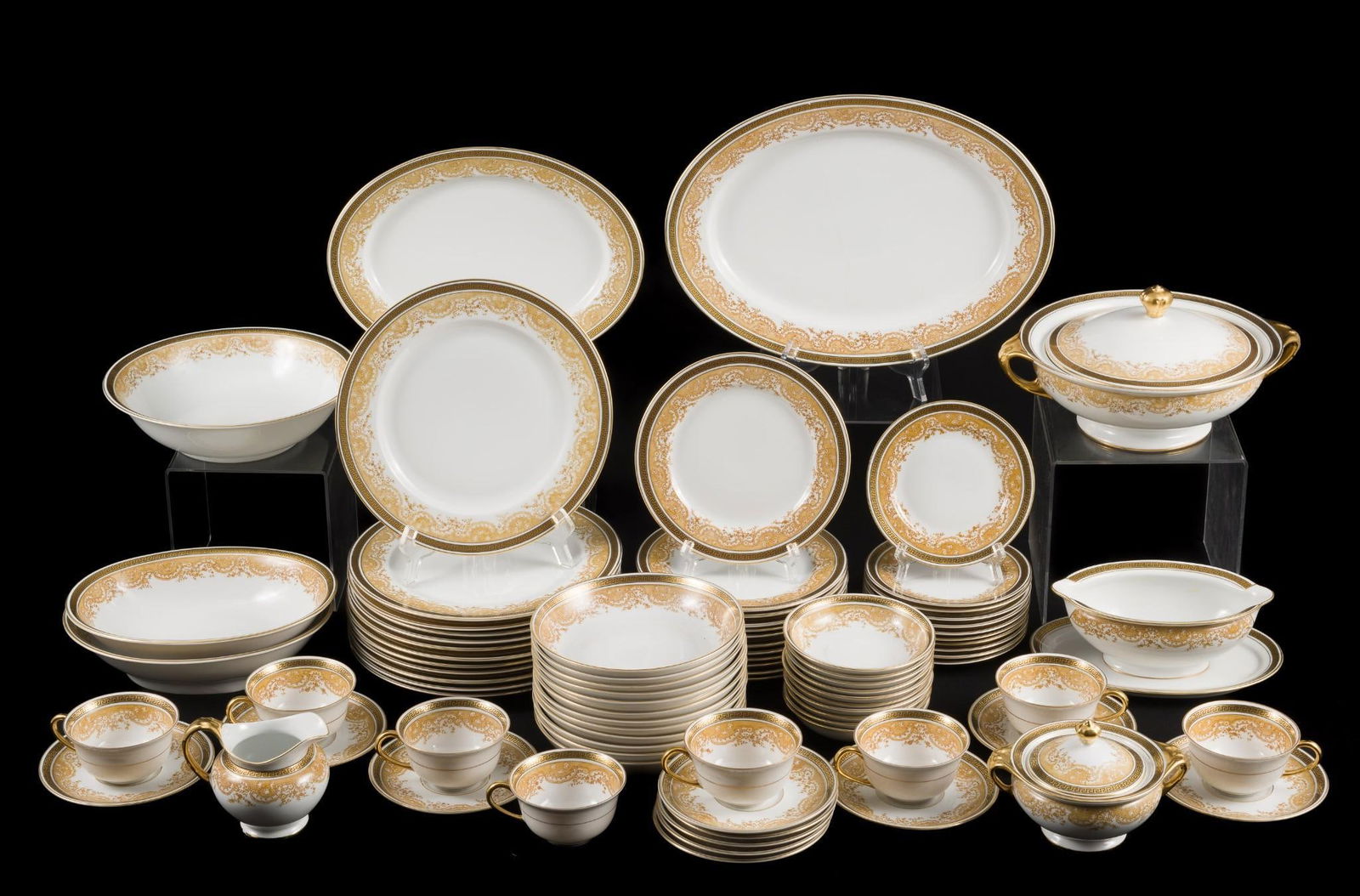 89 Pcs Royal Bayreuth "Chentilly" Dinnerware (1 of 12)