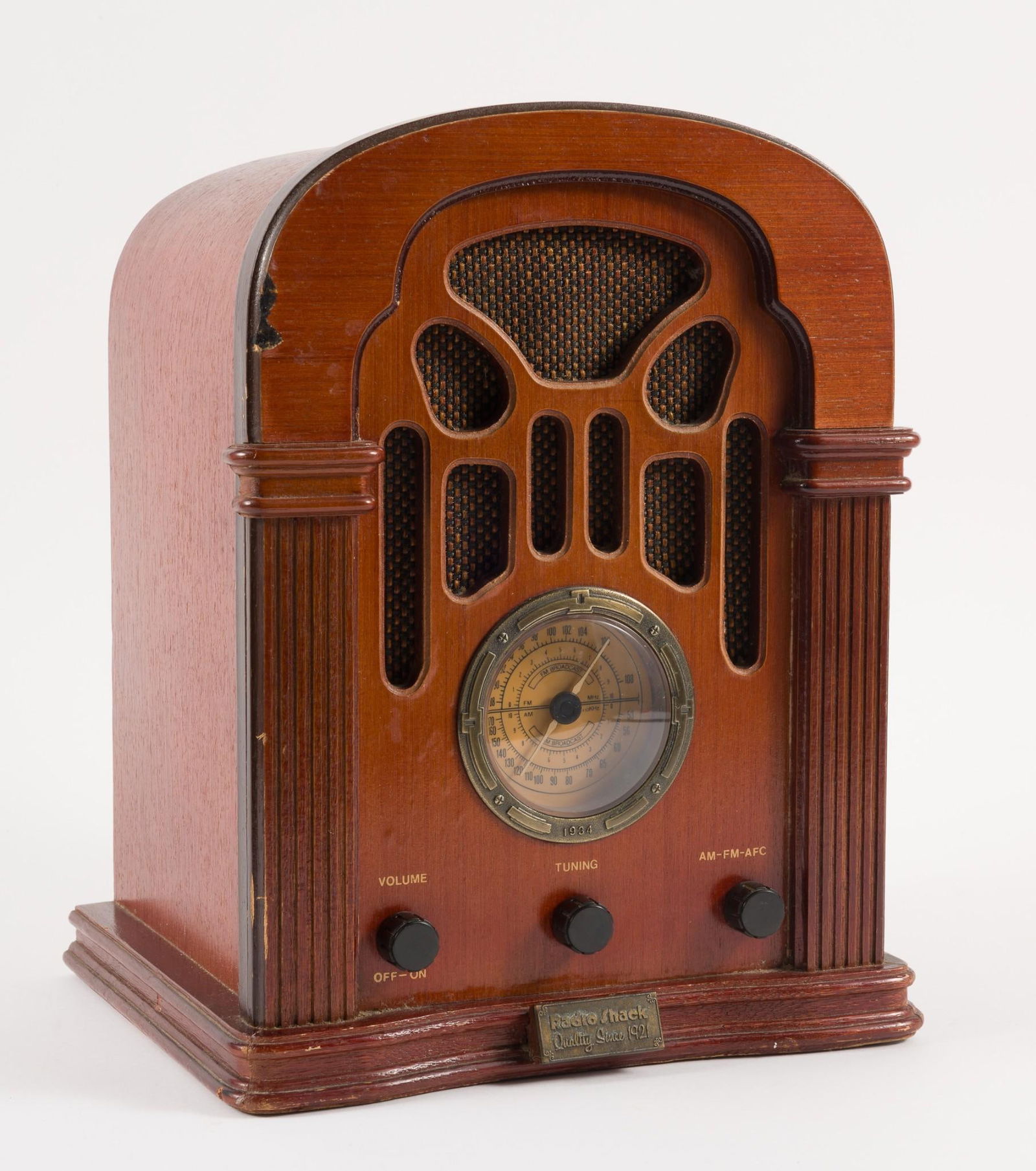 Antique Style Table Top Radio (1 of 5)