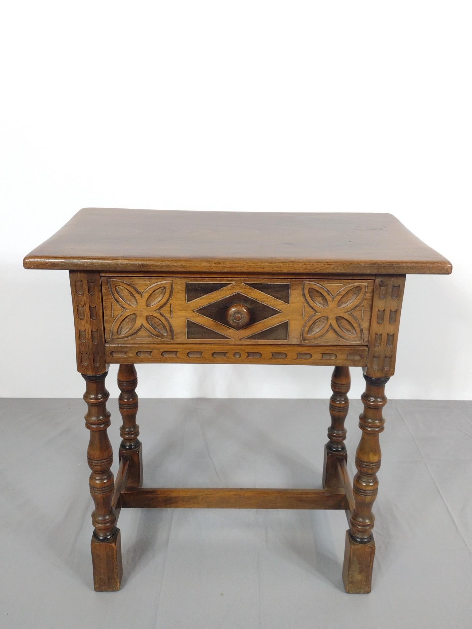 Kittinger Carved Single Drawer Table (1 of 7)