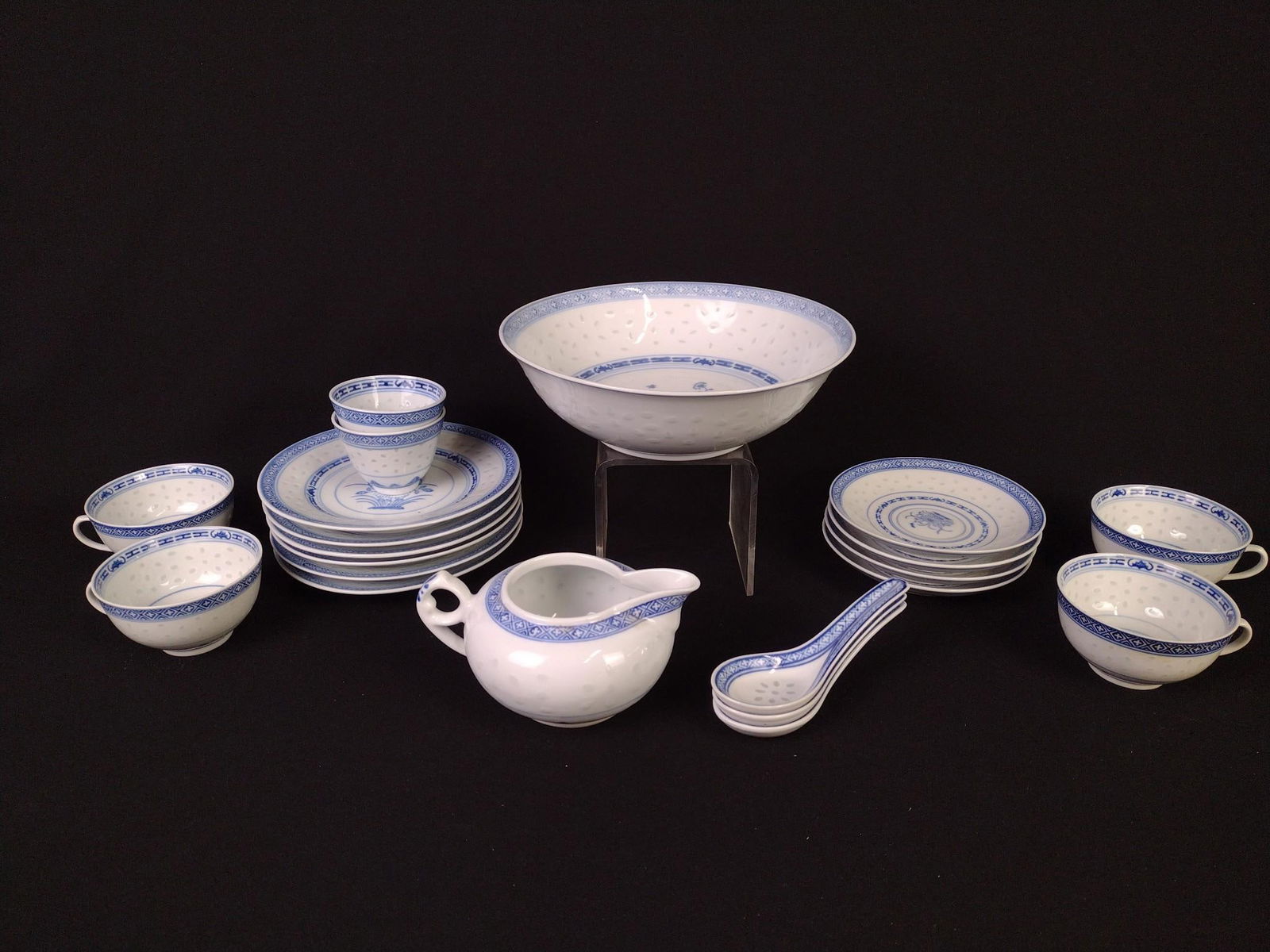 21 Pieces Blue & White Asian Ceramics (1 of 6)