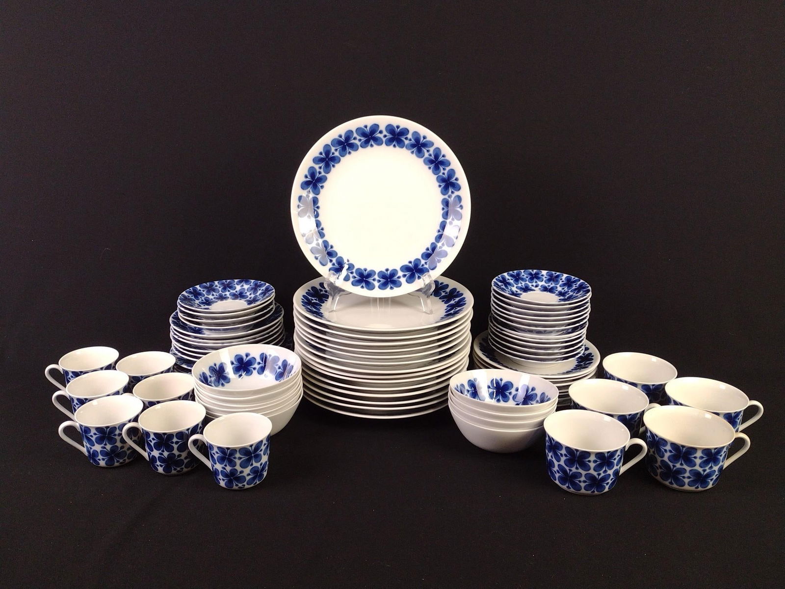 71 Pcs Rorstrand Mon Amie Swedish Dinnerware: NOT ELIGIBLE FOR IN-HOUSE SHIPPING. Dinner plate 10-1/2" diameter. Some cups with minor chips. LR