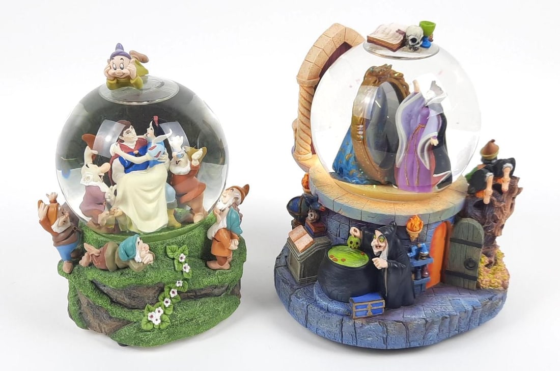 2 Snow Globes incl Snow White (1 of 5)