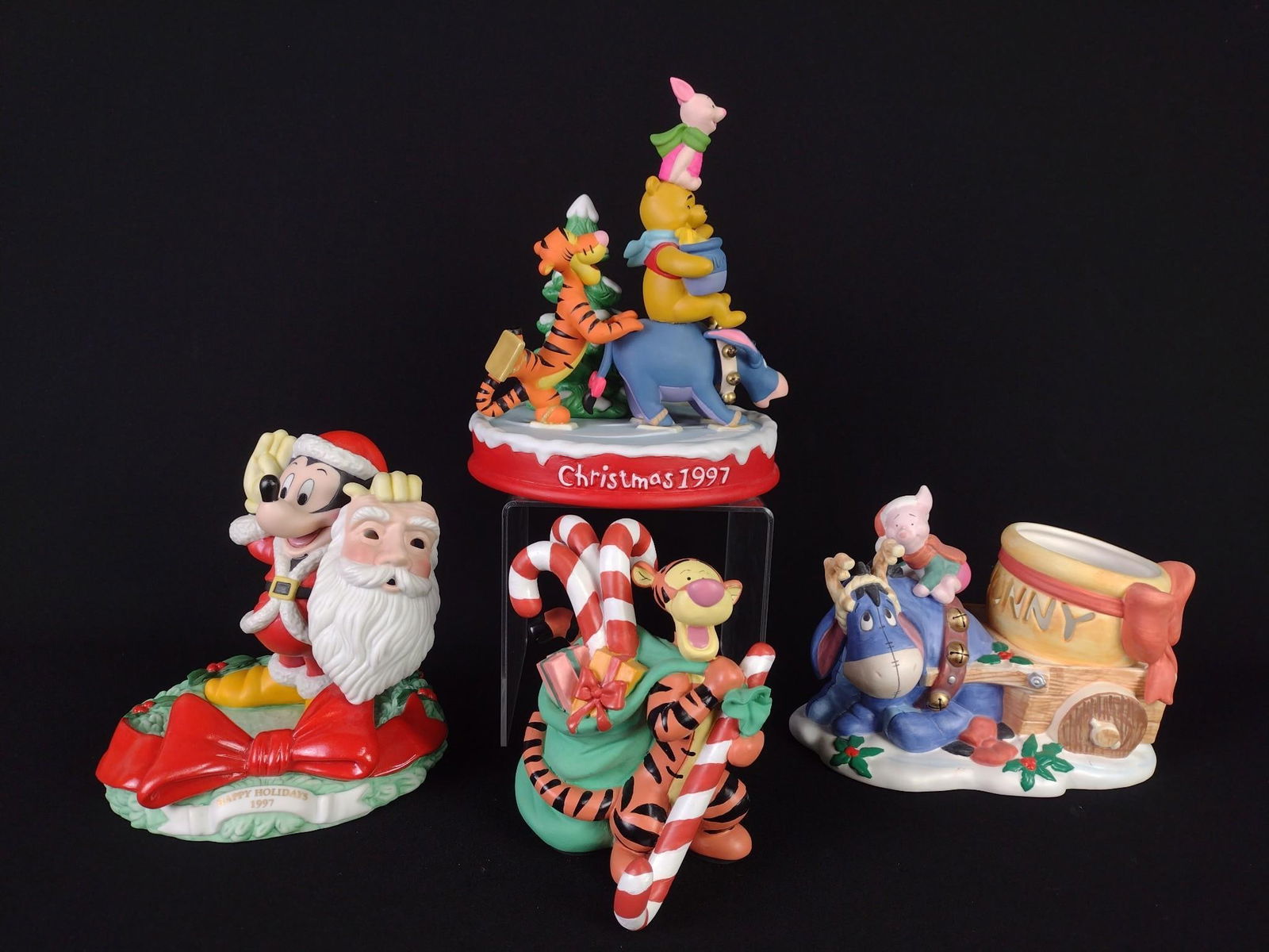 4 Christmas Figurines incl Winnie the Pooh (1 of 14)