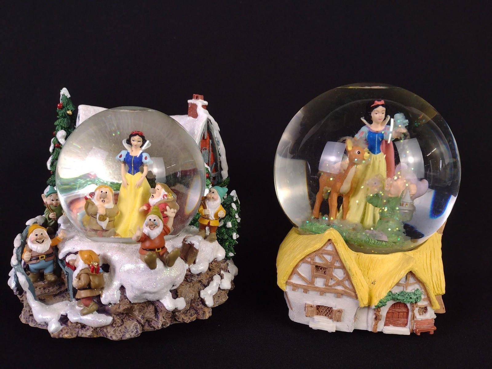 2 Snow White Snow Globes incl Christmas (1 of 7)