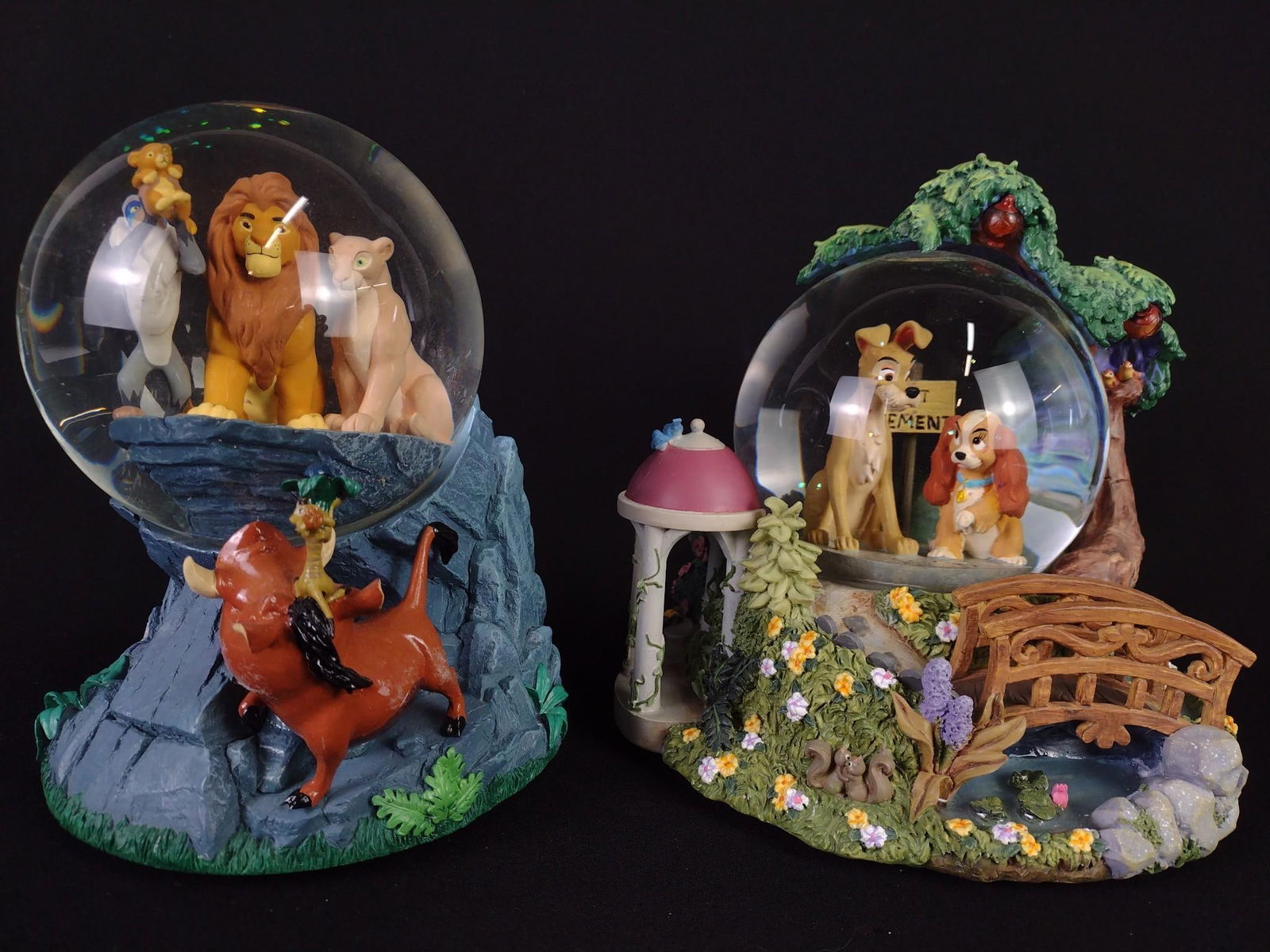 2 Disney Snow Globes incl Lion King (1 of 8)