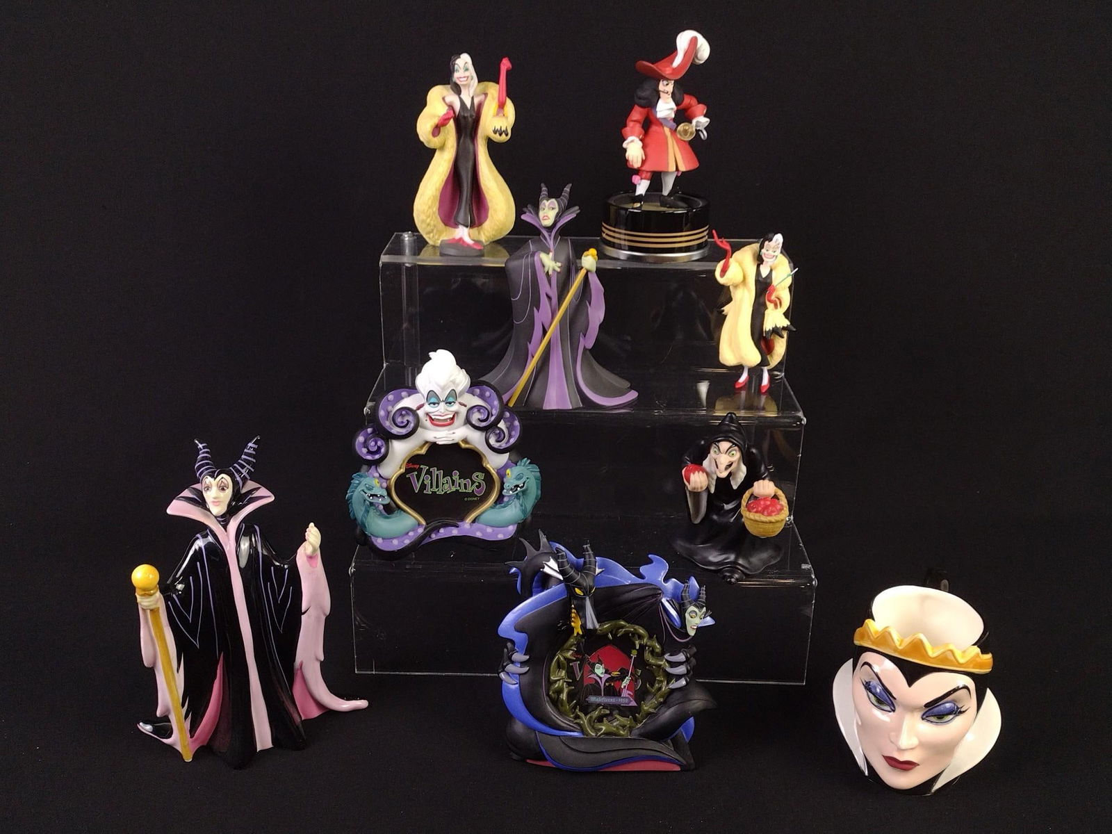 9 Disney Villain Figurines and Mug (1 of 15)