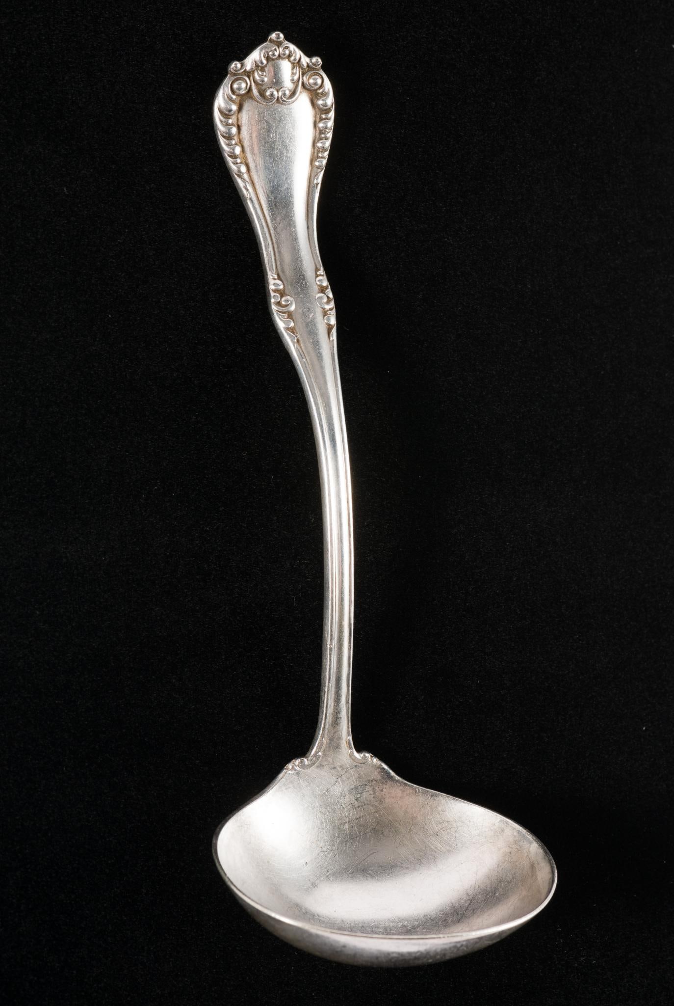 Reed and Barton Sterling Silver Ladle: Marked. 7" long. 2.56 ozt. MEG