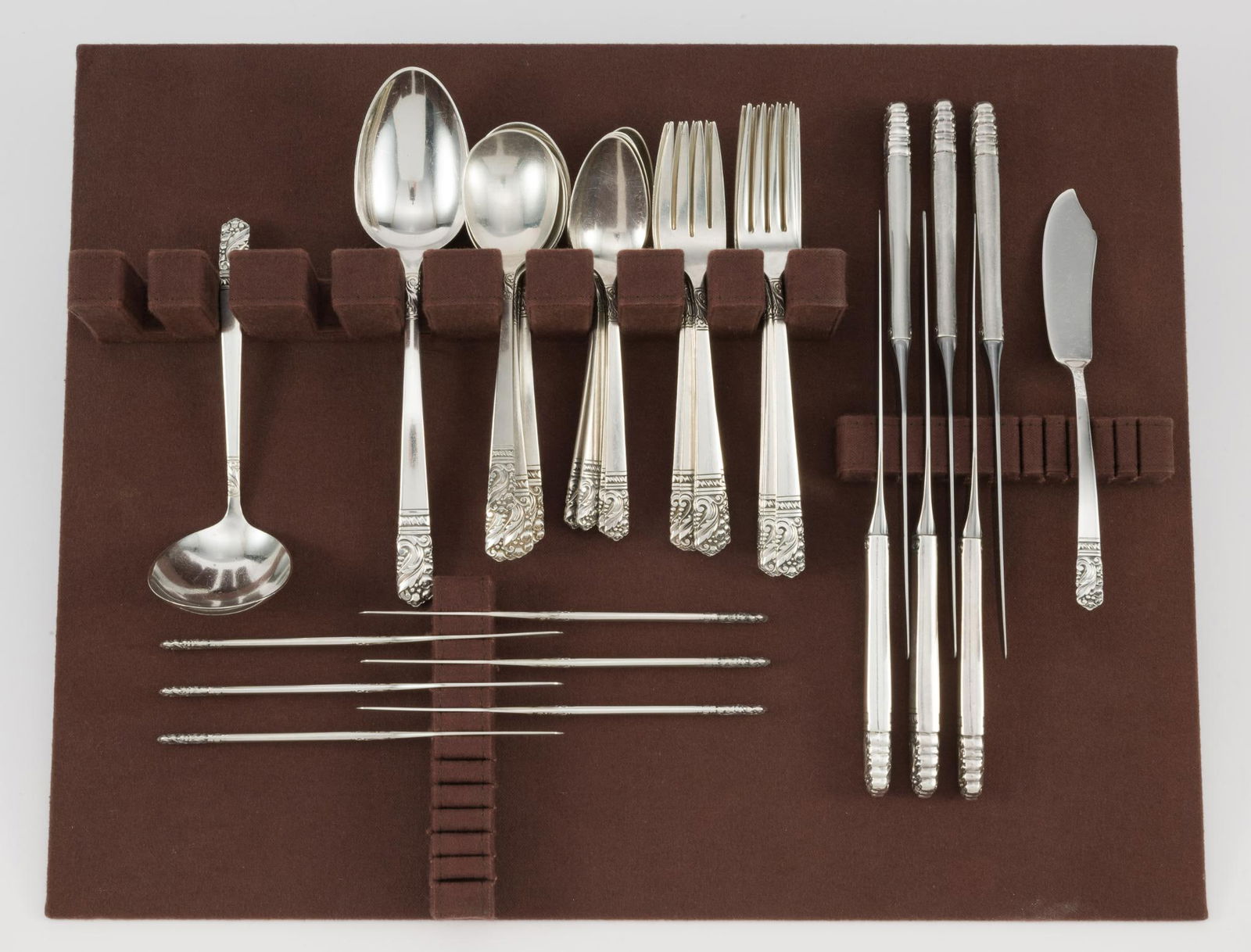 40 Pcs Heirloom Sterling Silver Mansion House Flatware (1 of 5)
