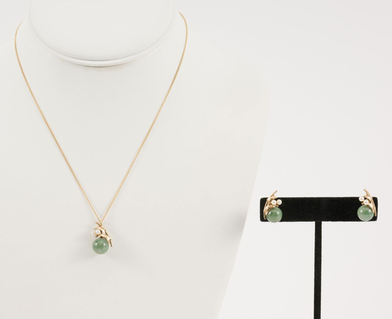 Jade Pendant Necklace and Matching Earrings 14K Gold (1 of 6)