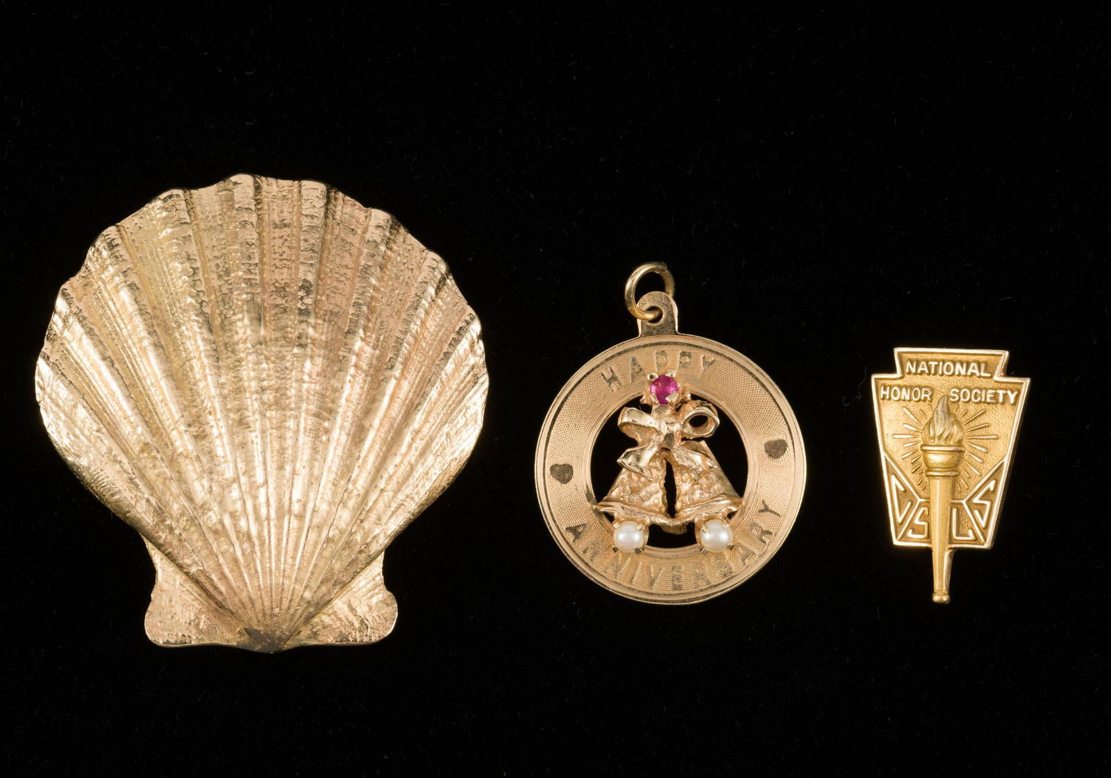 14K Gold Shell Brooch, National Honor Society Pin, Charm (1 of 7)