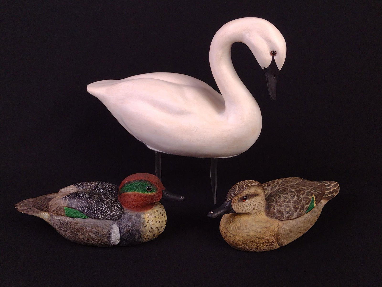 2 Patricia Moore Decoys and Carved Swan (1 of 8)