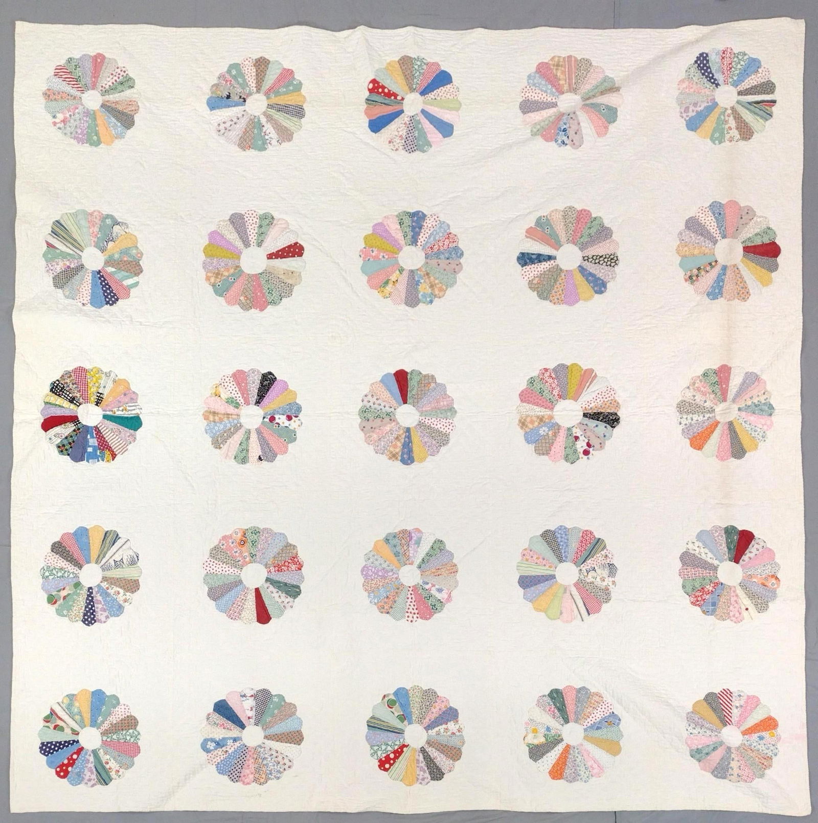 Vintage Dresden Plate Quilt (1 of 6)