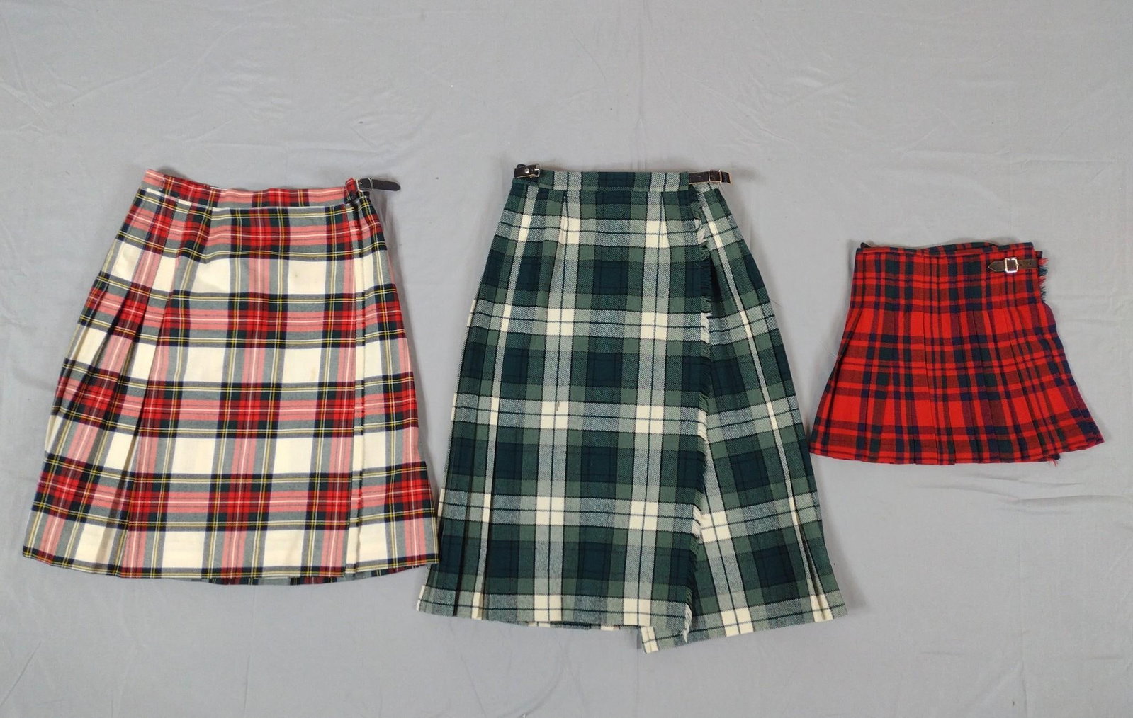 3 Kilts incl Laird-Portch: Deans size 6, 23" long. Laird-Portch size 8, 27" long. Childs kilt unmarked.