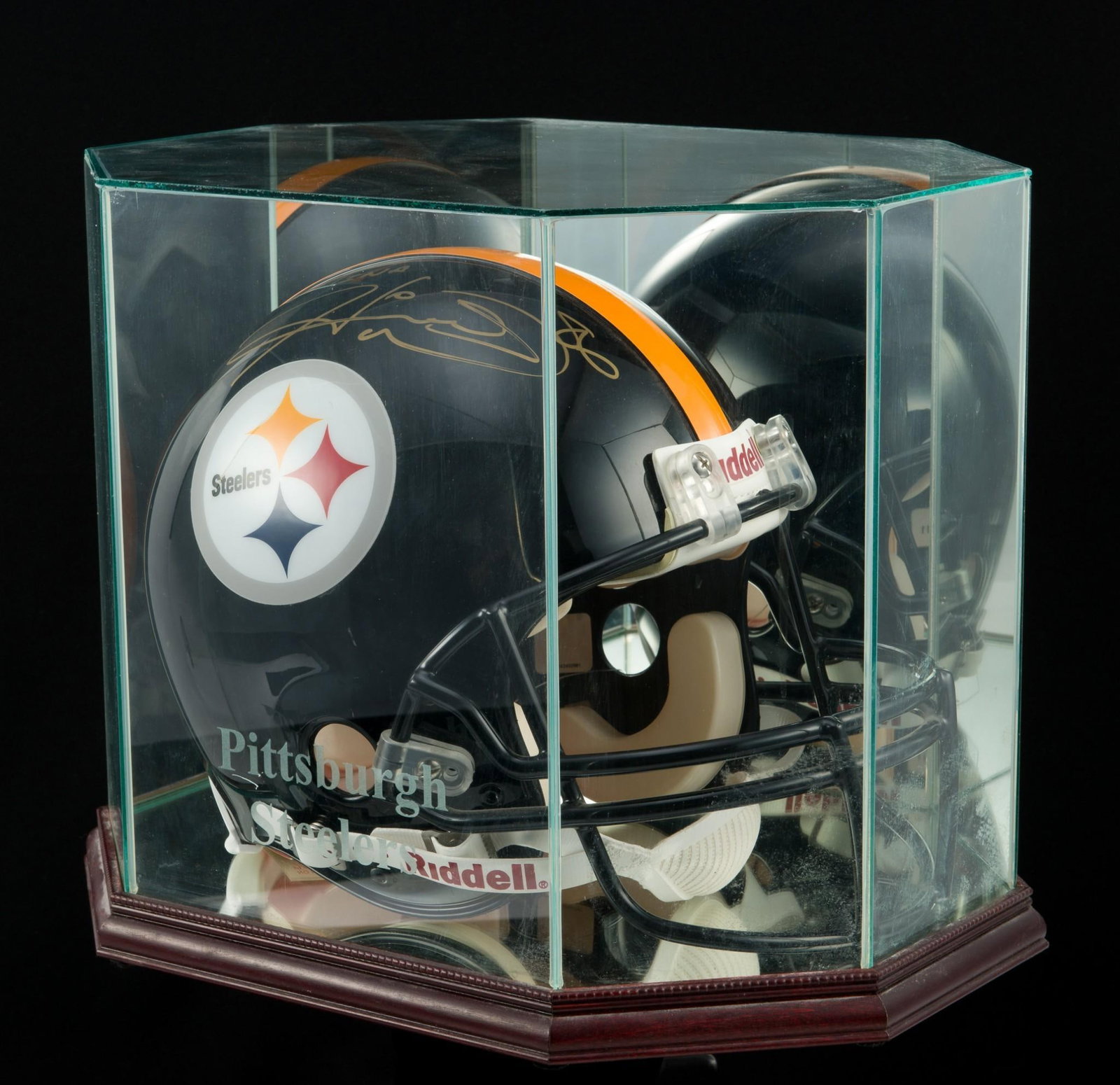 Hines Ward Autographed Steelers Helmet: In display box. Display box 14-1/2" wide x 11-1/8" deep x 12-1/4" high.