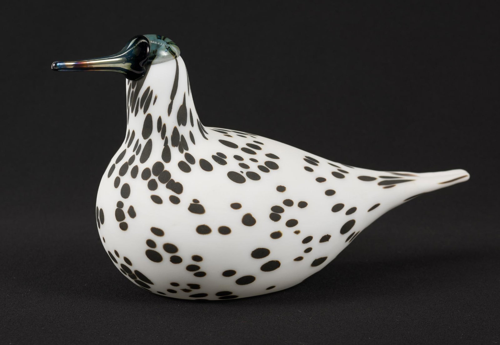 Oiva Toikka Glass Bird Spotted Tern: DESCRIPTION: A very rare Matte Spotted Tern with total production of about 100. Signed O. T. Nuutajarvi. 2006 manufacturing period. MEASUREMENTS: 11-1/2" length by 6" height. CONDITION: Excellent cond
