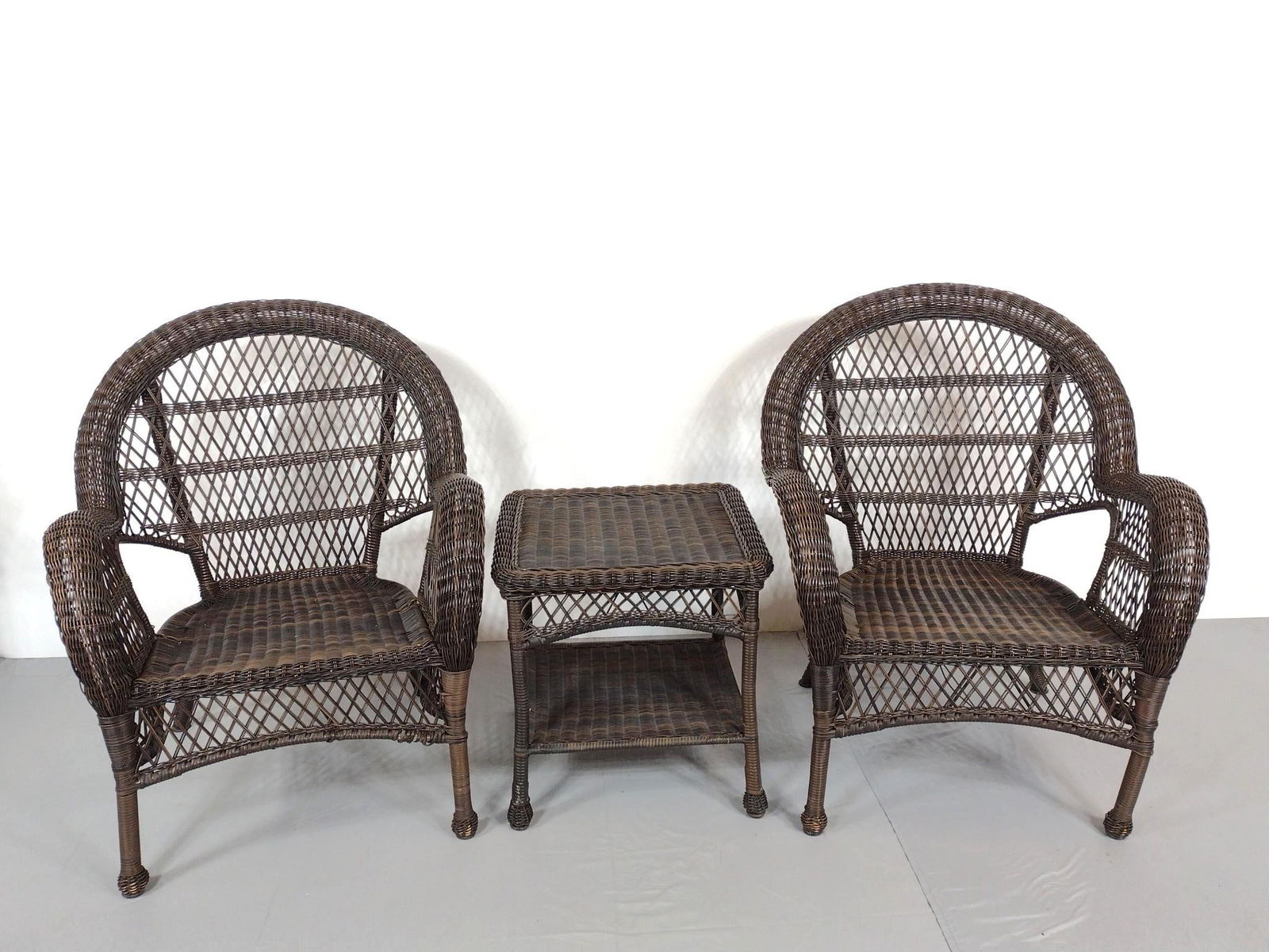 2 Wicker Outdoor Chairs & Side Table (1 of 7)