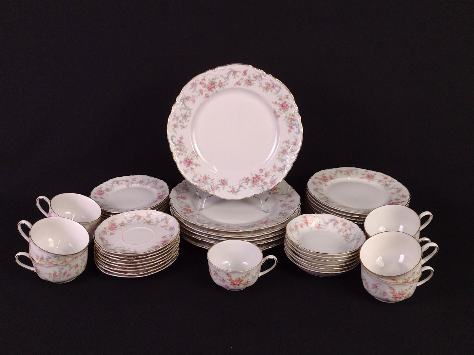 41 Pcs Hutchenreuther Dinnerware (1 of 5)