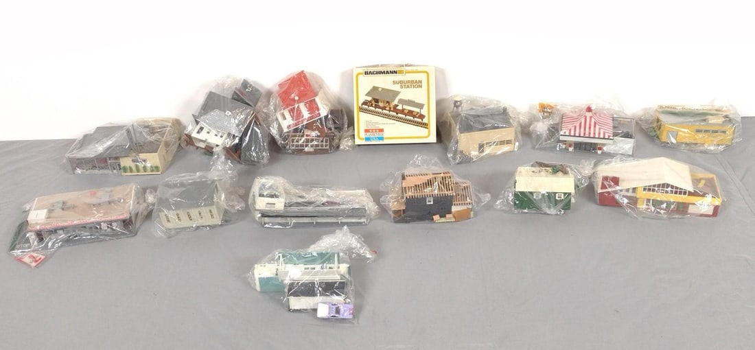 14 Train HO Scale Buildings (1 of 6)