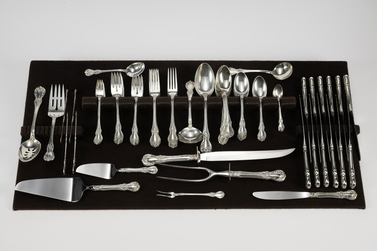 105 Pcs Towle "Old Master" Sterling Silver Flatware (1 of 5)