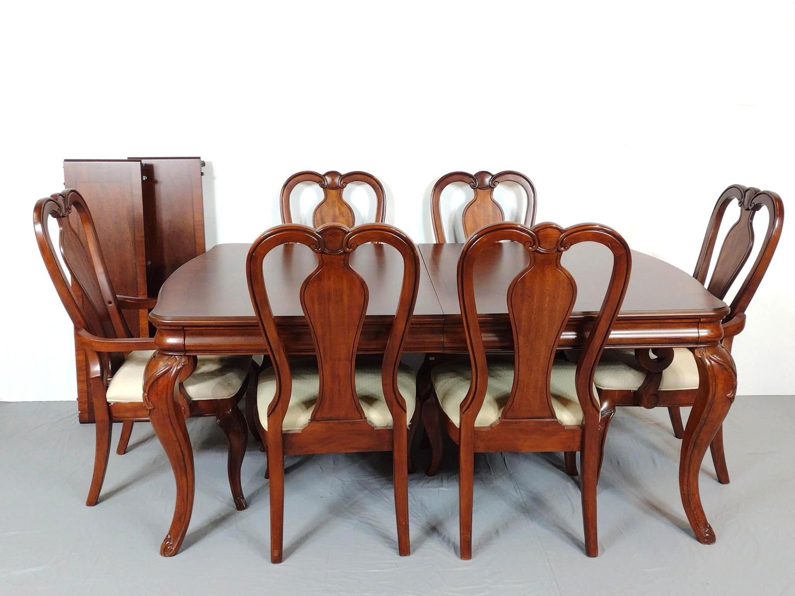 Dining Room Table w/ 2 Leaves & 6 Chairs (1 of 13)