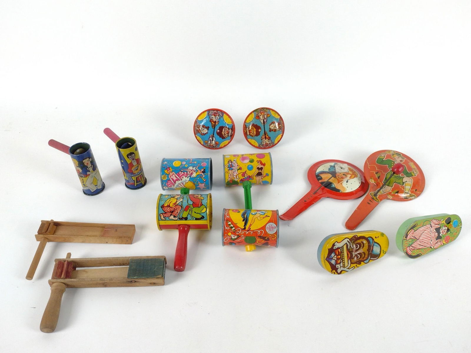 14 Vintage Noise Makers incl Carnival: Includes metal and wooden. 2 metal noise makers with broken plastic handles.