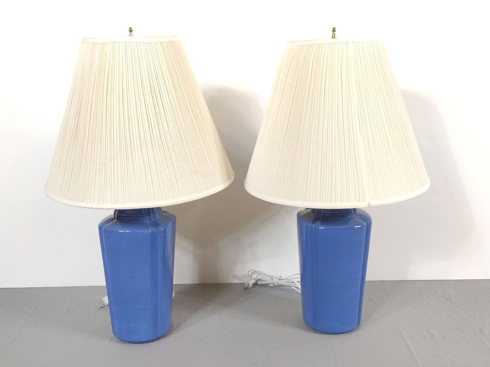 2 Vintage Ceramic Table Lamps (1 of 2)