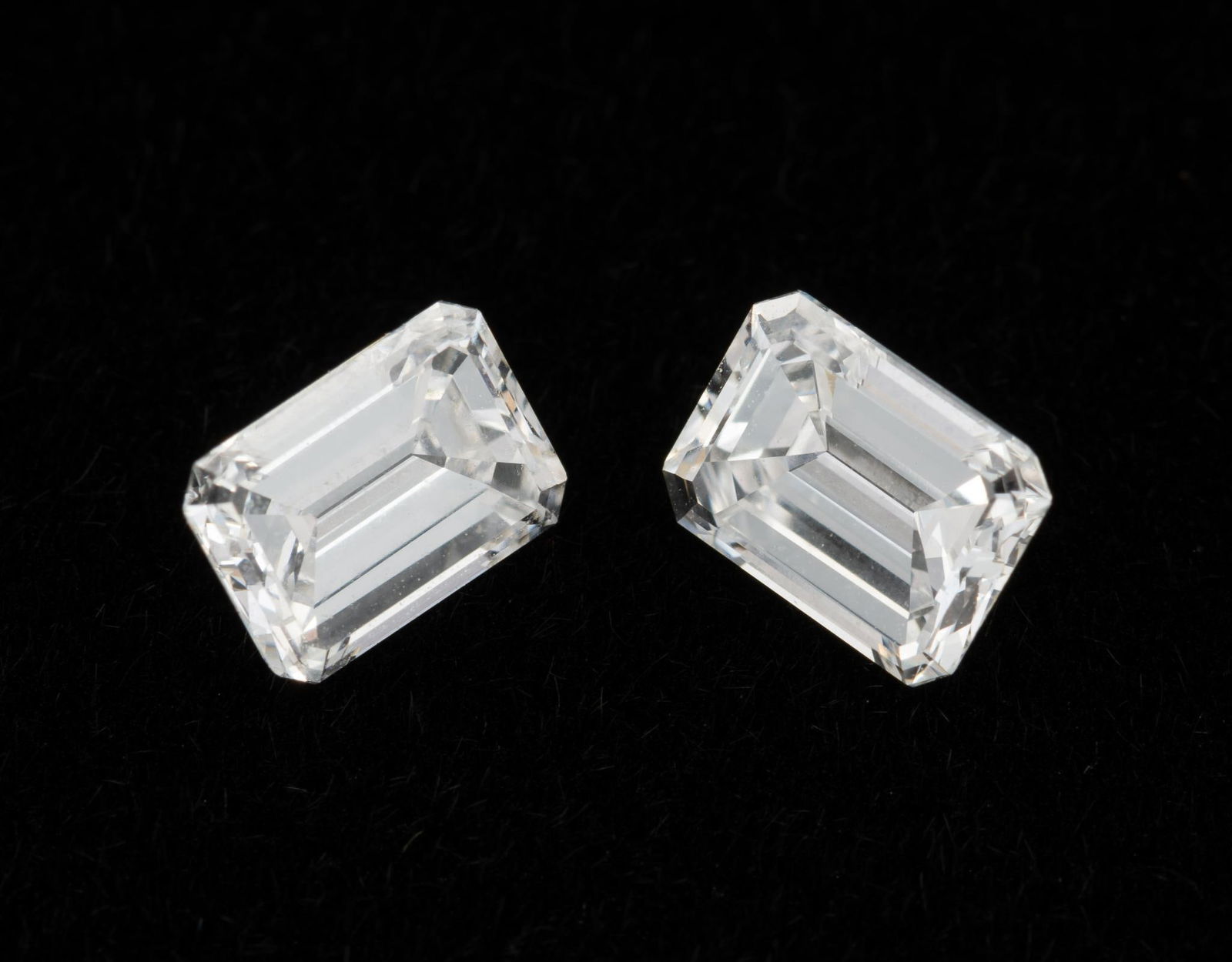 Pair Of Loose Emerald Cut Diamonds 1.2 Carats (1 of 2)