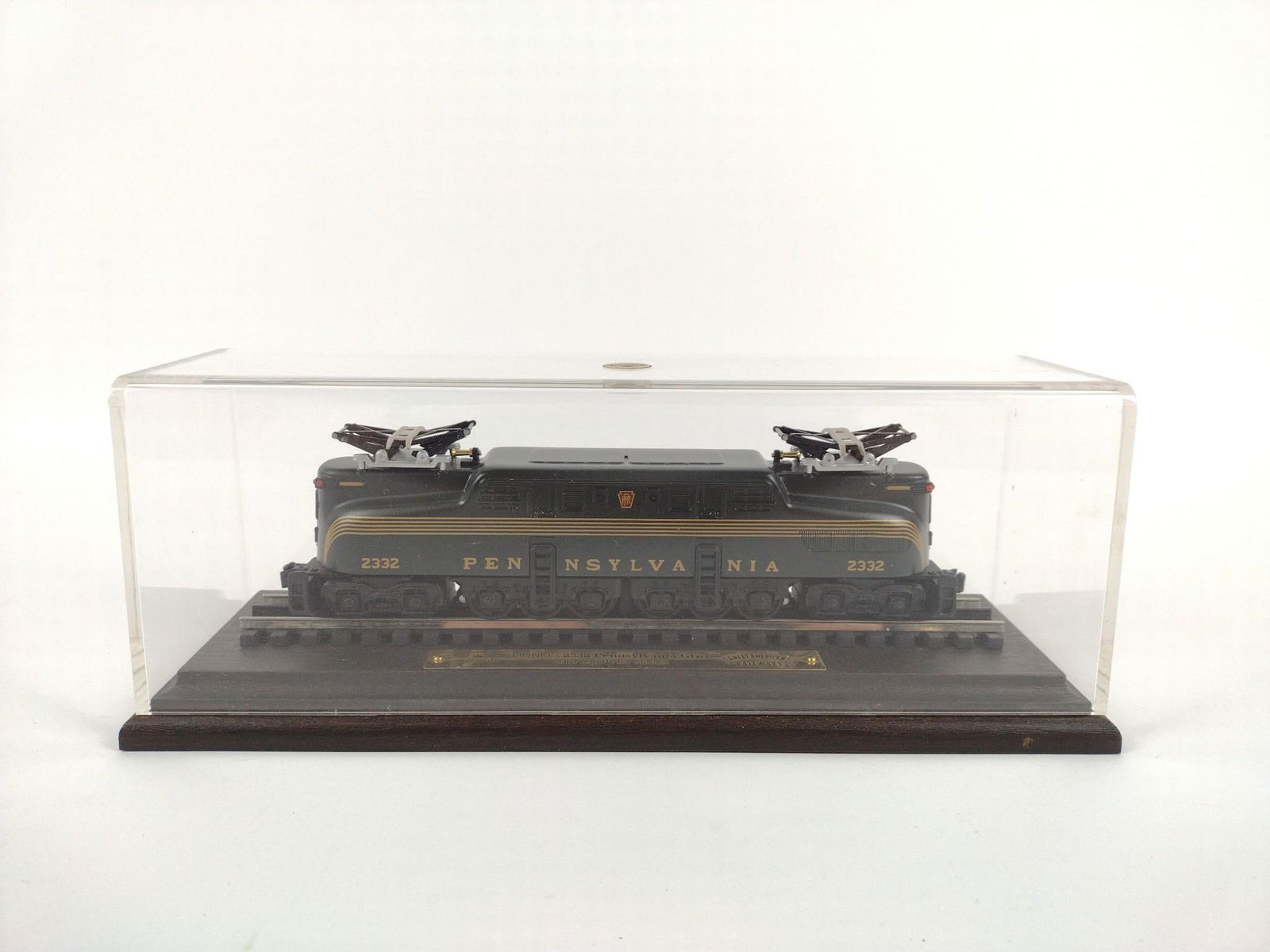 Lionel Hallmark Pennsylvania 2332 Great American Railways Train: Overall with display case: 11-1/2" wide x 3-3/4" deep x 4-1/4" high.