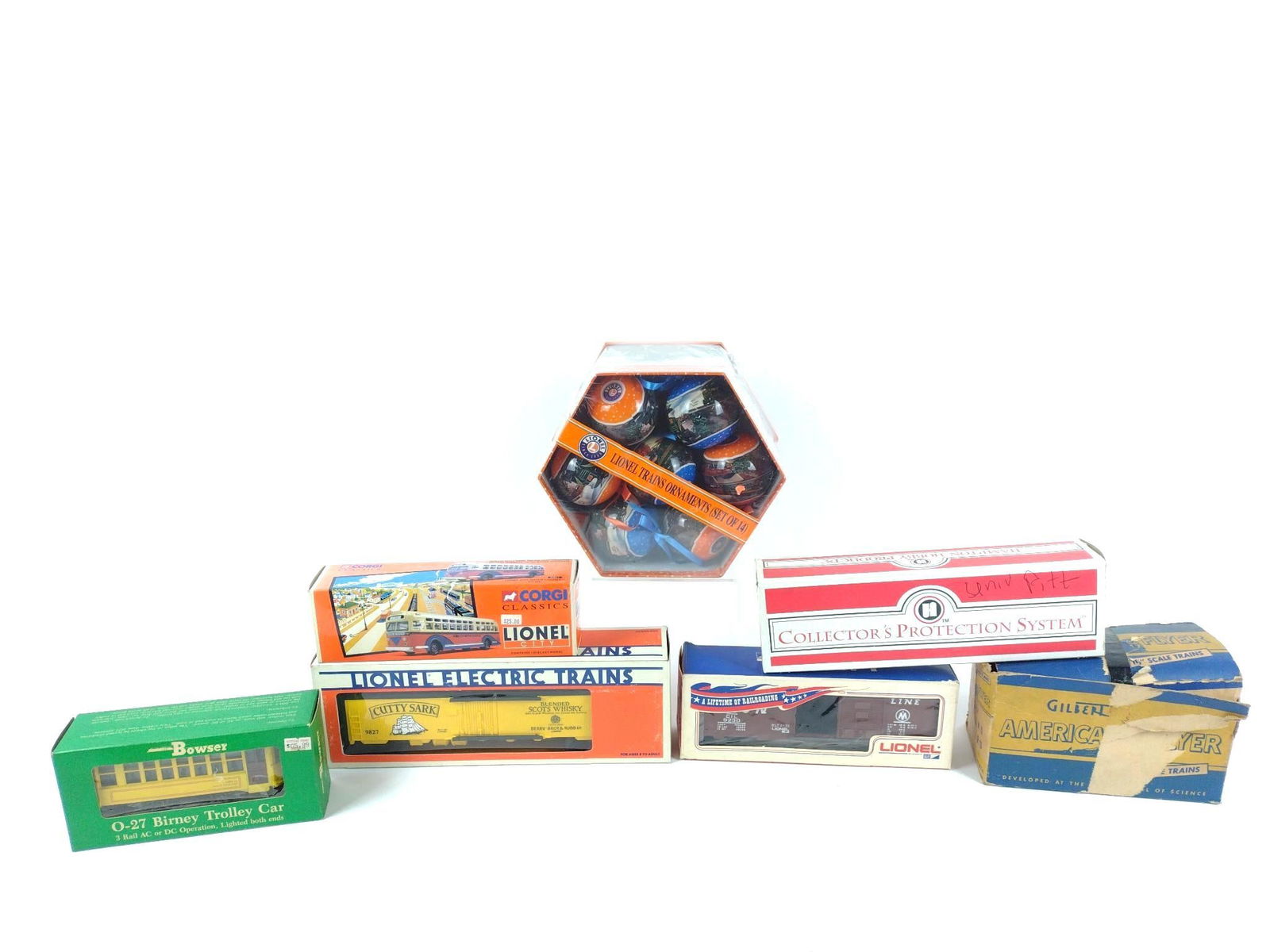 7 Trains and Accessories incl Lionel and American Flyer (1 of 8)