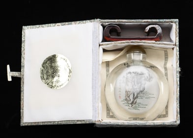 Glass Horse Painted Snuff Bottle