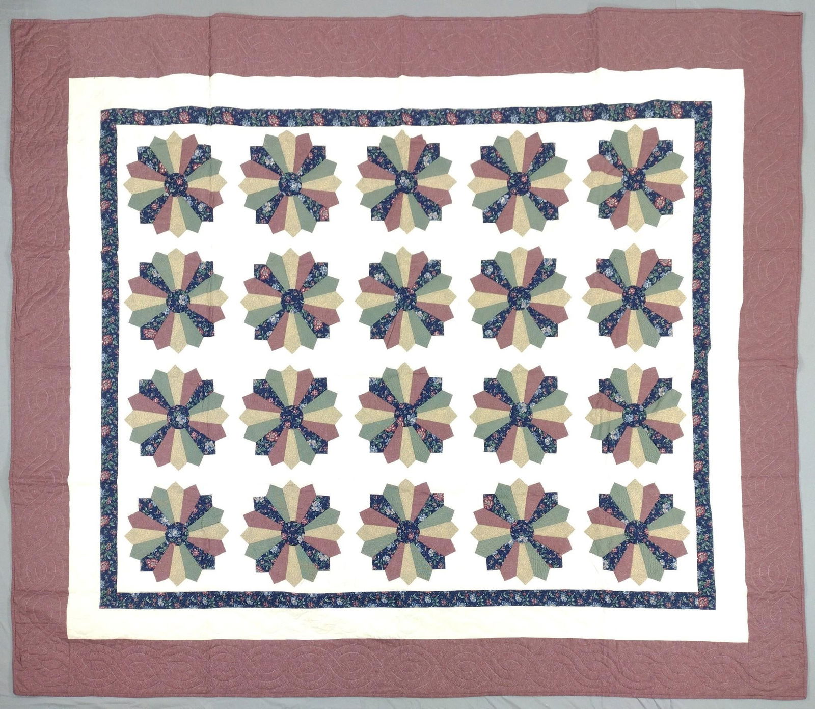 Vintage Dresden Plate Quilt (1 of 6)